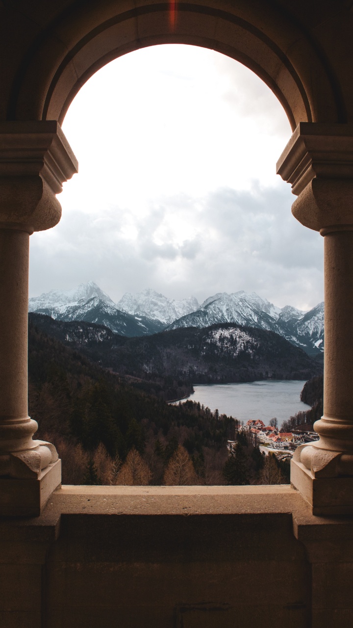 Обои архитектура, арка, столбец, окно, дерево в разрешении 720x1280