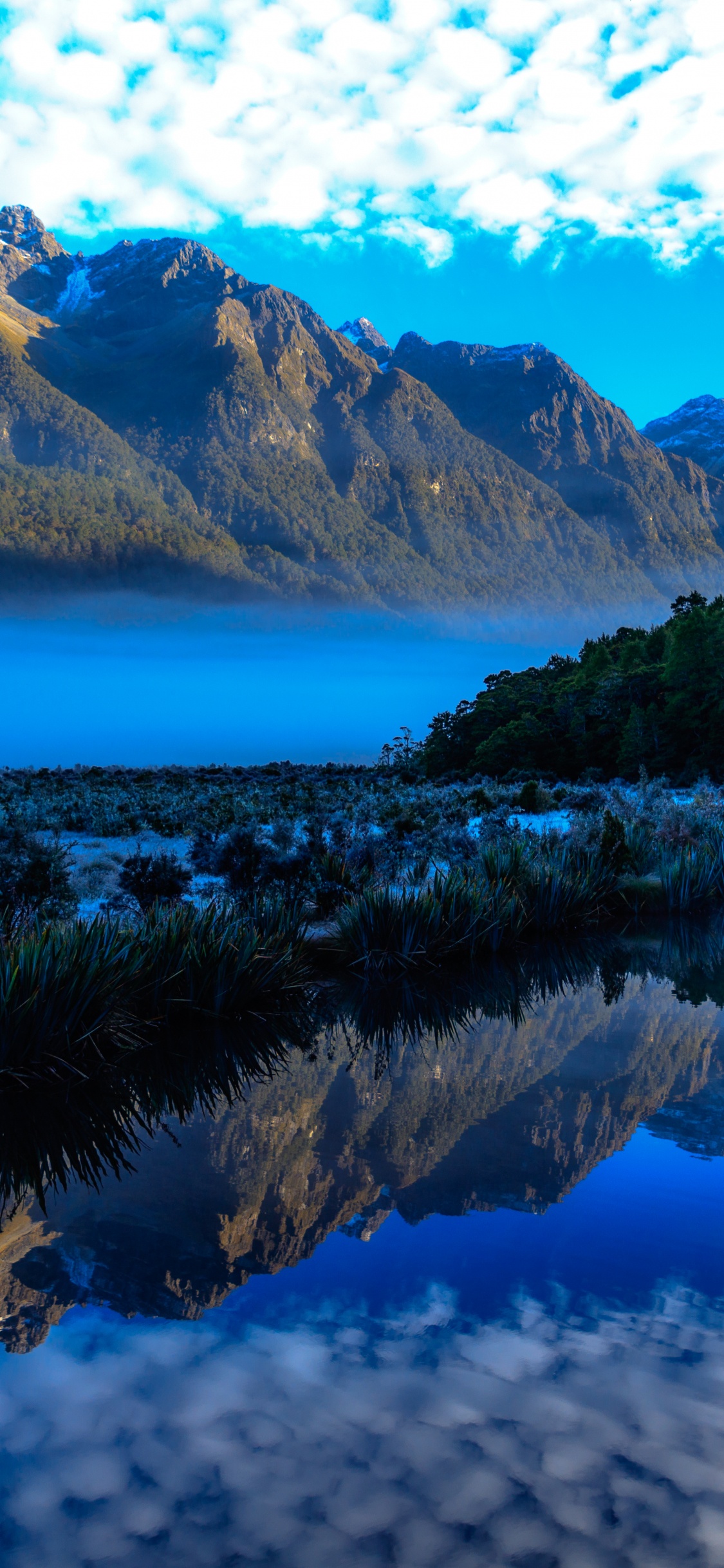 Обои природа, природный ландшафт, гора, отражение, горный рельеф в разрешении 1125x2436