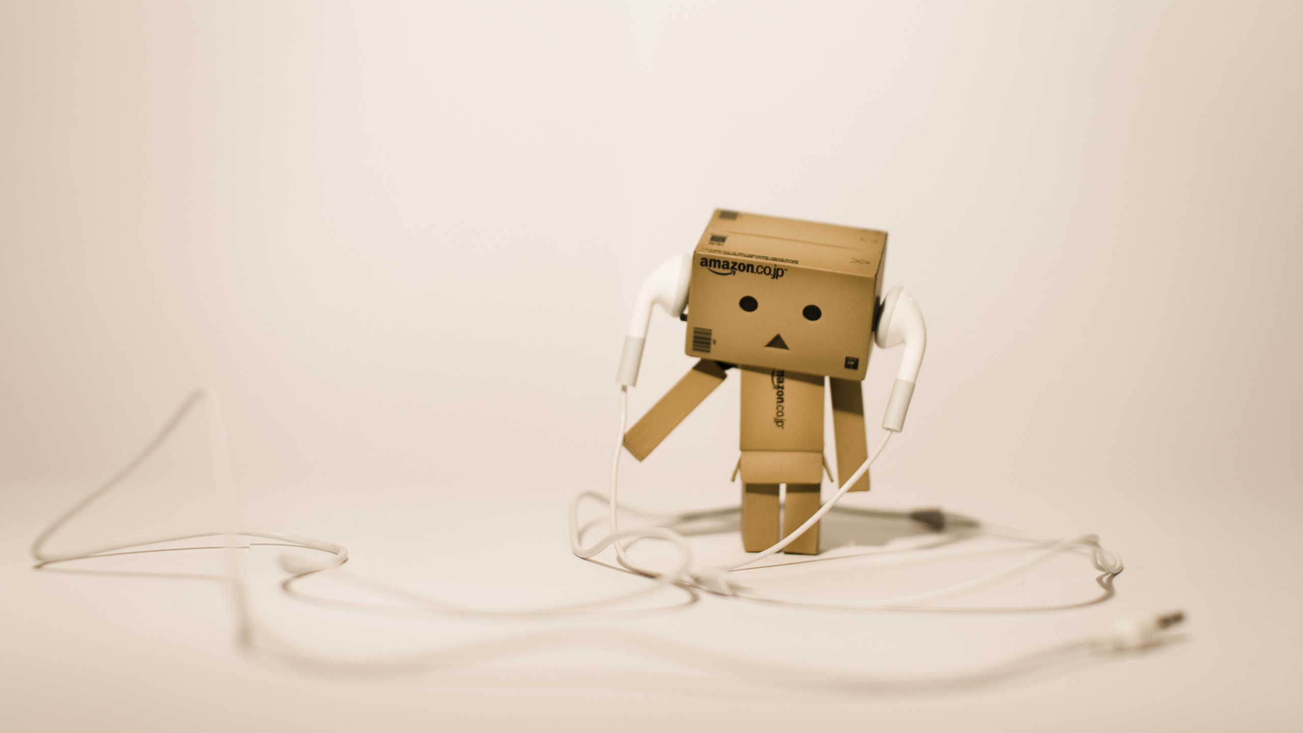 Обои danbo, бумага, анимация, картон, иллюстрация в разрешении 2560x1440