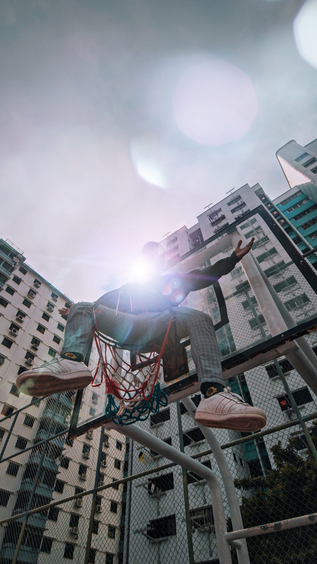 Обои небоскреб, городской район, дневное время, архитектура, свет в разрешении 1080x1920