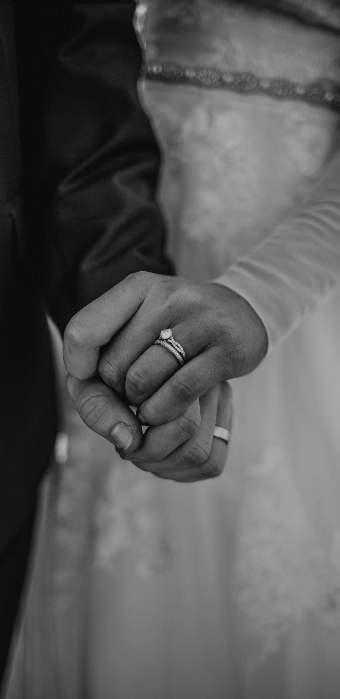 Обои белые, черный, монохромный, жест, палец в разрешении 1440x2960