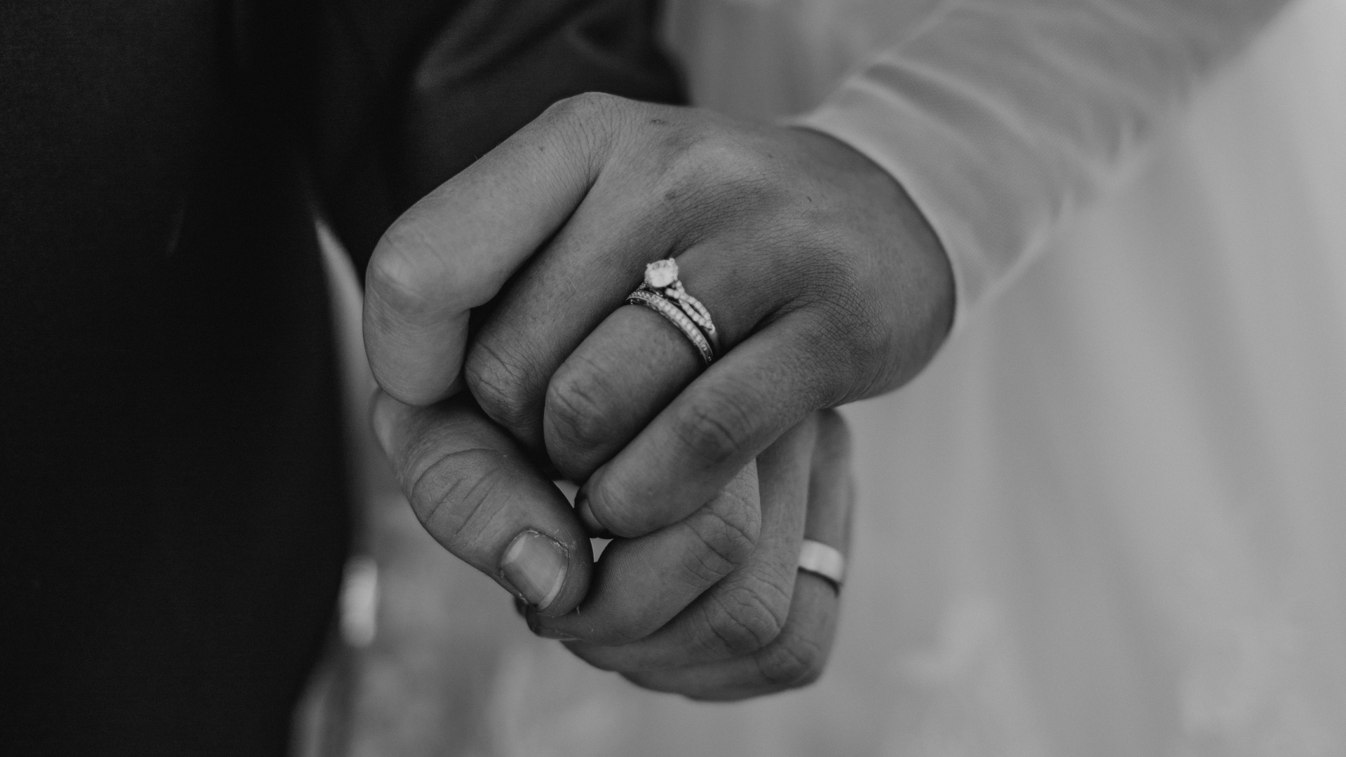 Обои белые, черный, монохромный, жест, палец в разрешении 1920x1080