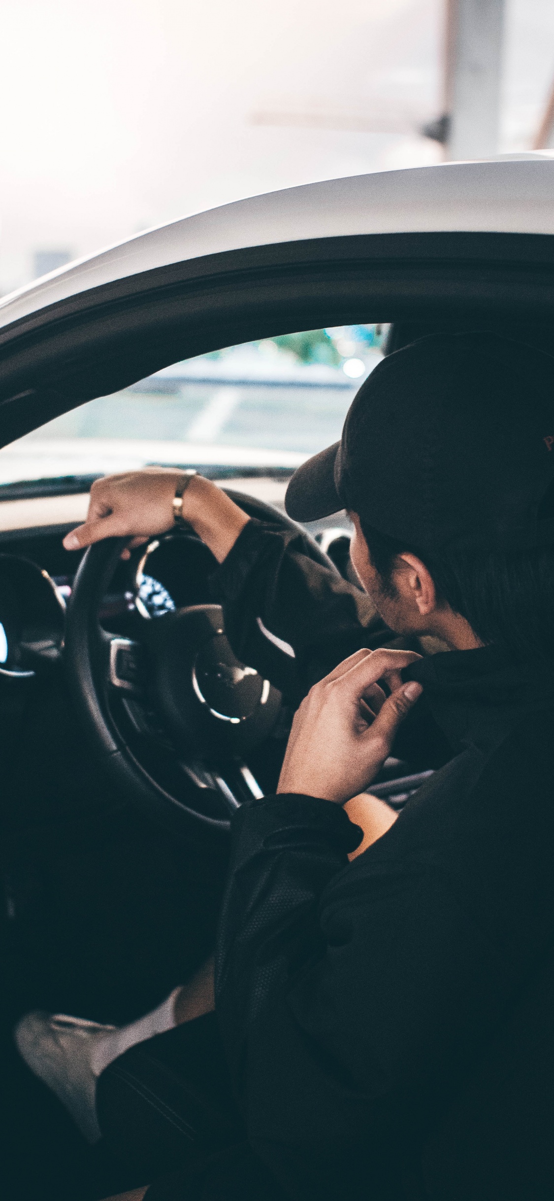 Обои двери автомобиля, вождение, рулевое колесо, автомобильные запчасти, рулевой часть в разрешении 1125x2436