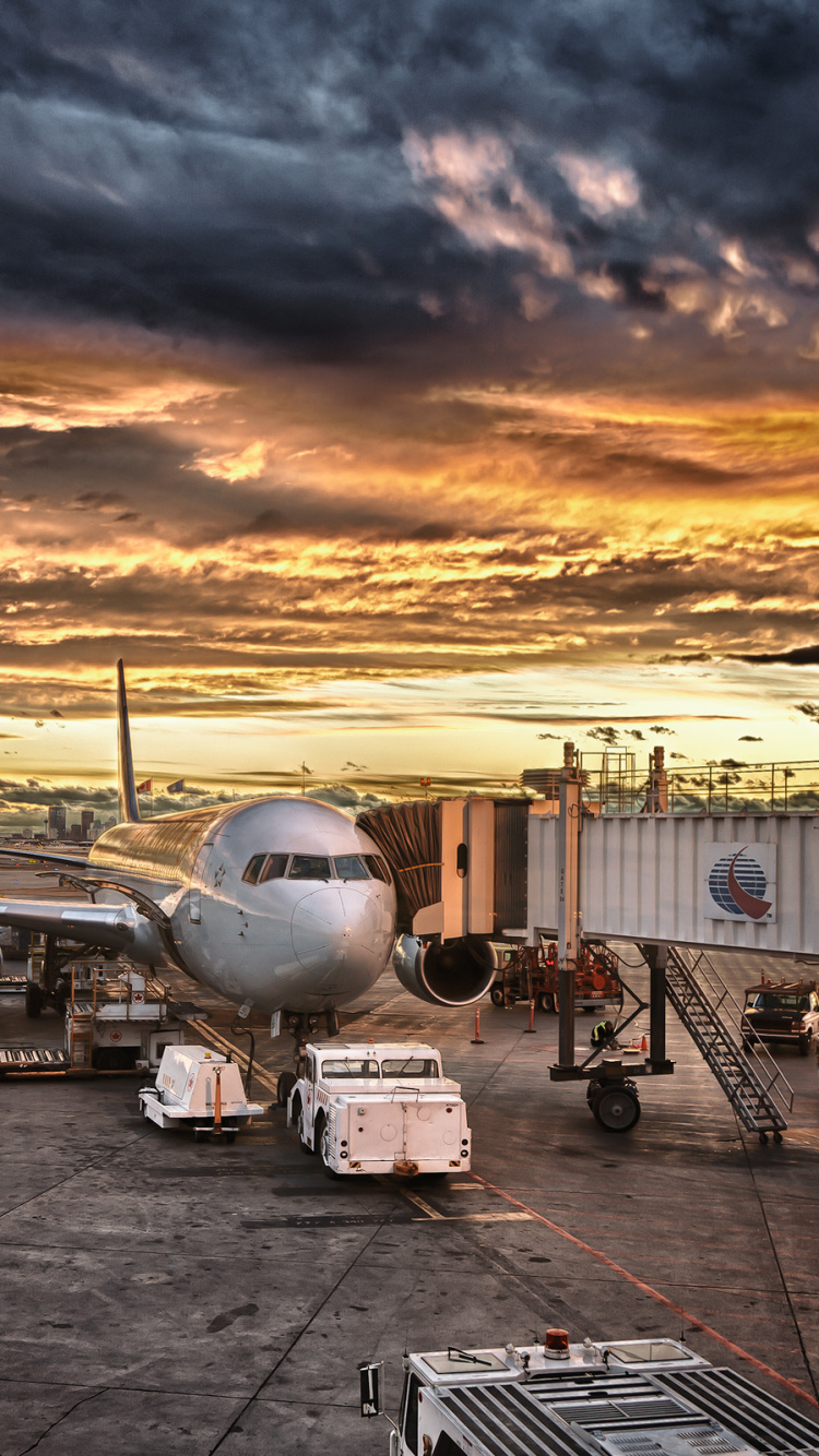 Обои самолеты, самолет, Боинг 767, Боинг Ко, дорожка в разрешении 750x1334