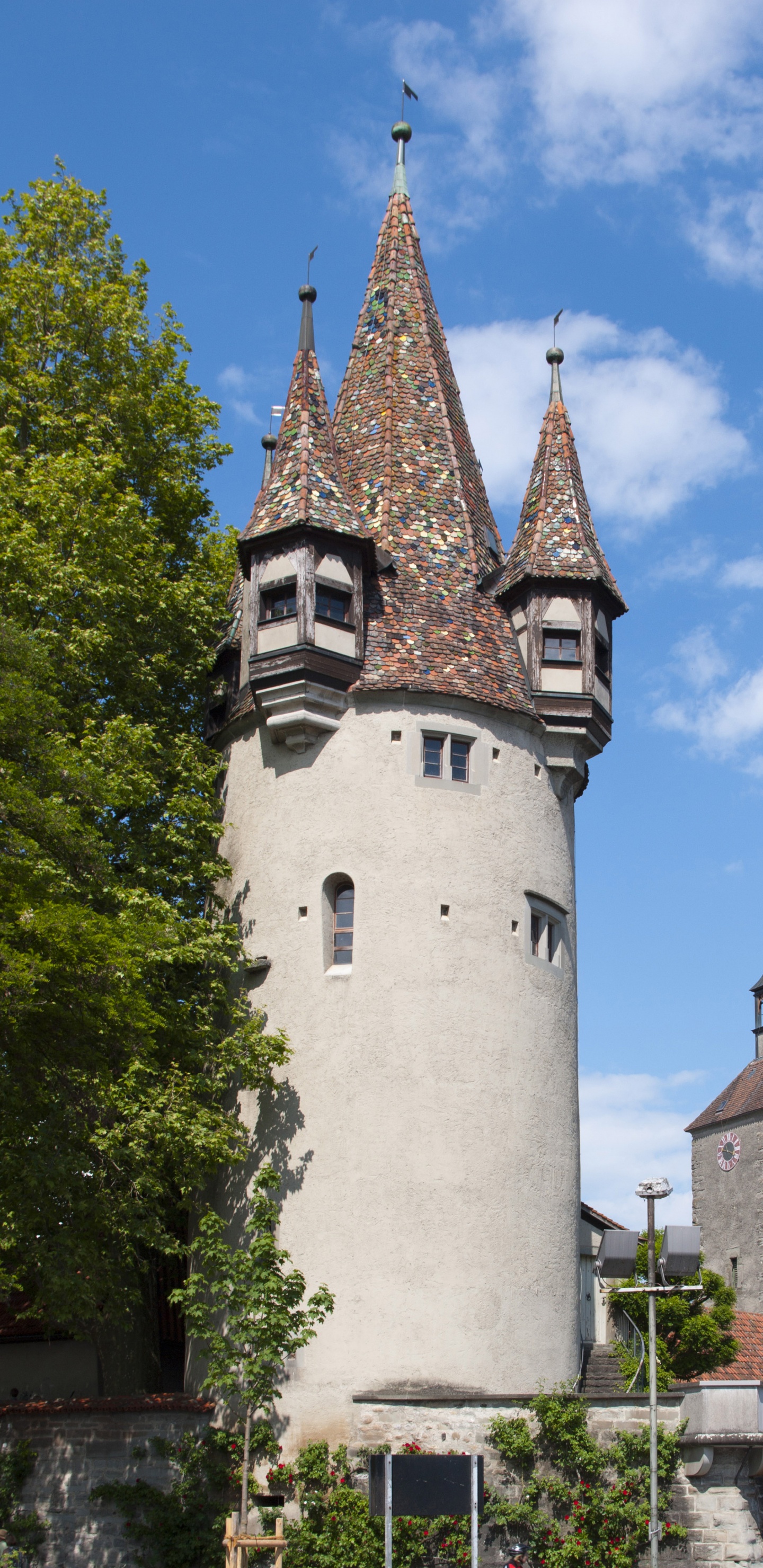 Обои Diebsturm, средневековая архитектура, вышка, замок, шпиль в разрешении 1440x2960