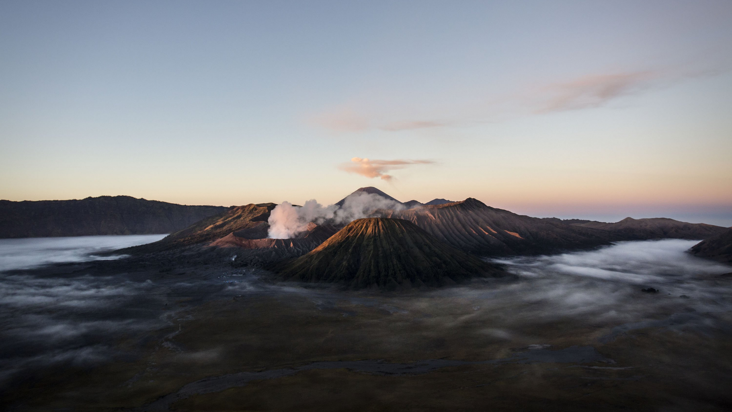 Обои Гора Бромо, Yadnya Касада, вулкан, Маланг, море в разрешении 2560x1440