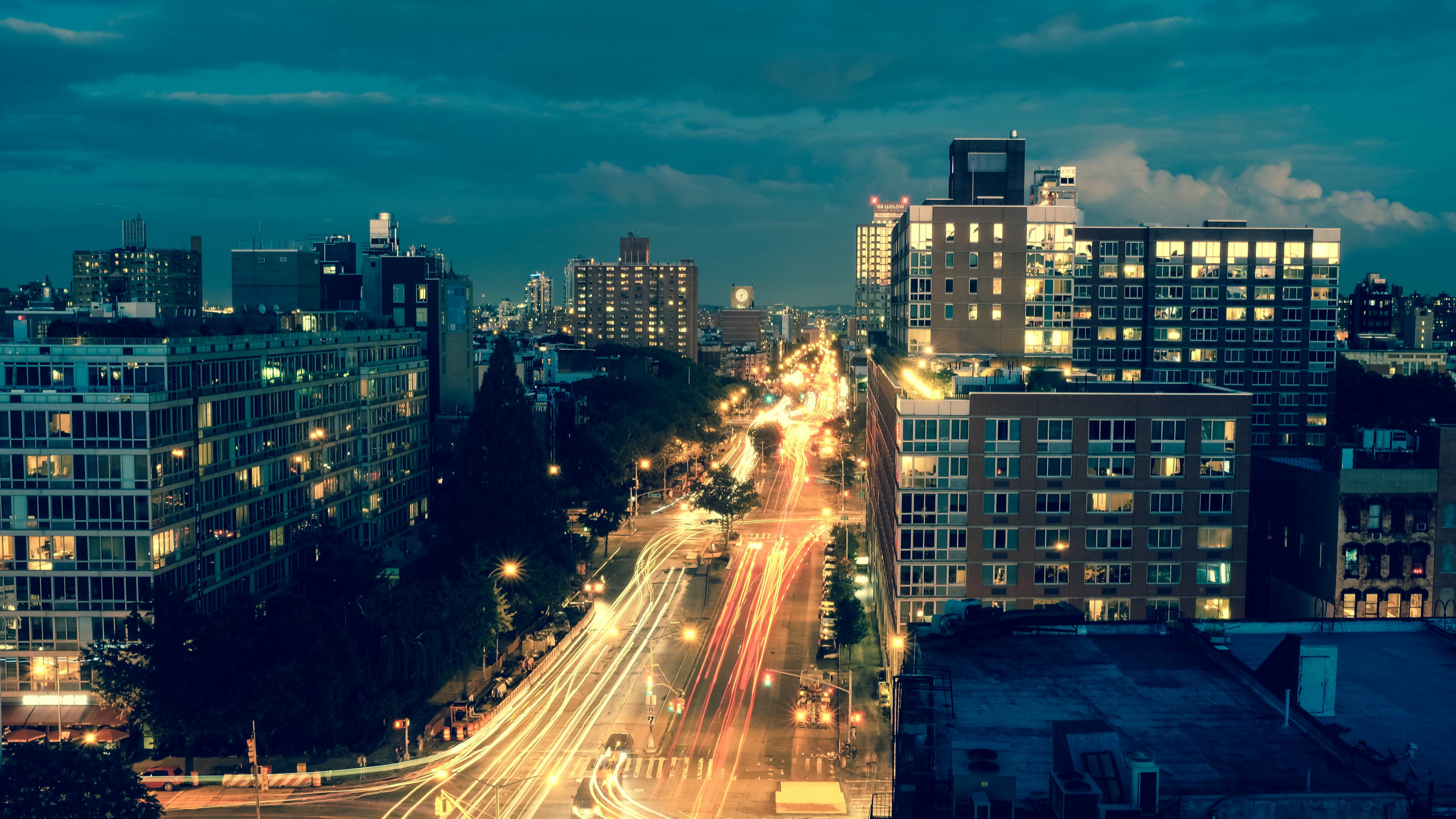 Обои ночь, городской пейзаж, городской район, город, метрополия в разрешении 2560x1440