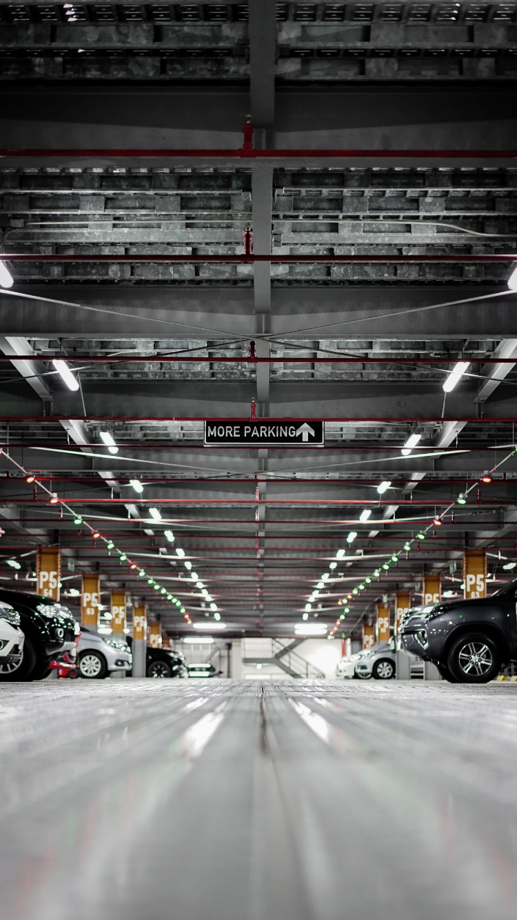 Обои авто, автостоянка, парковка, здание, сталь в разрешении 750x1334