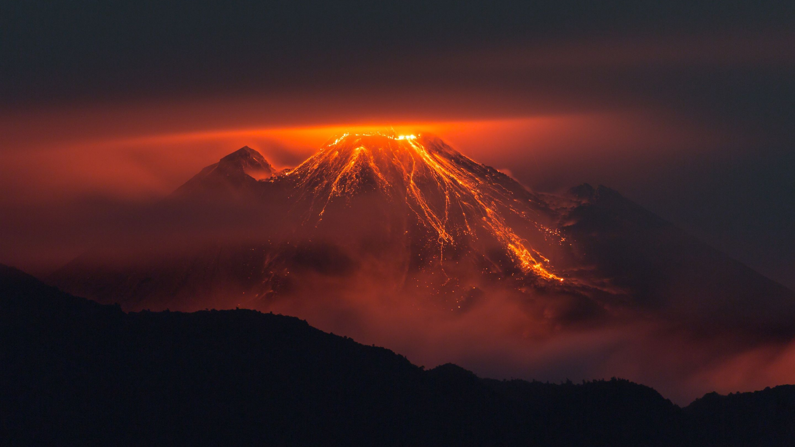 Обои вулкан, стратовулкан, гора, послесвечение, восход солнца в разрешении 2560x1440