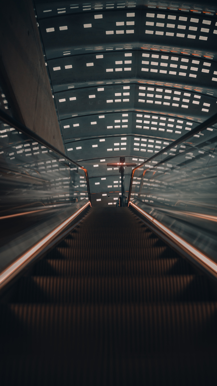 Обои эскалатор, свет, архитектура, линия, симметрия в разрешении 750x1334