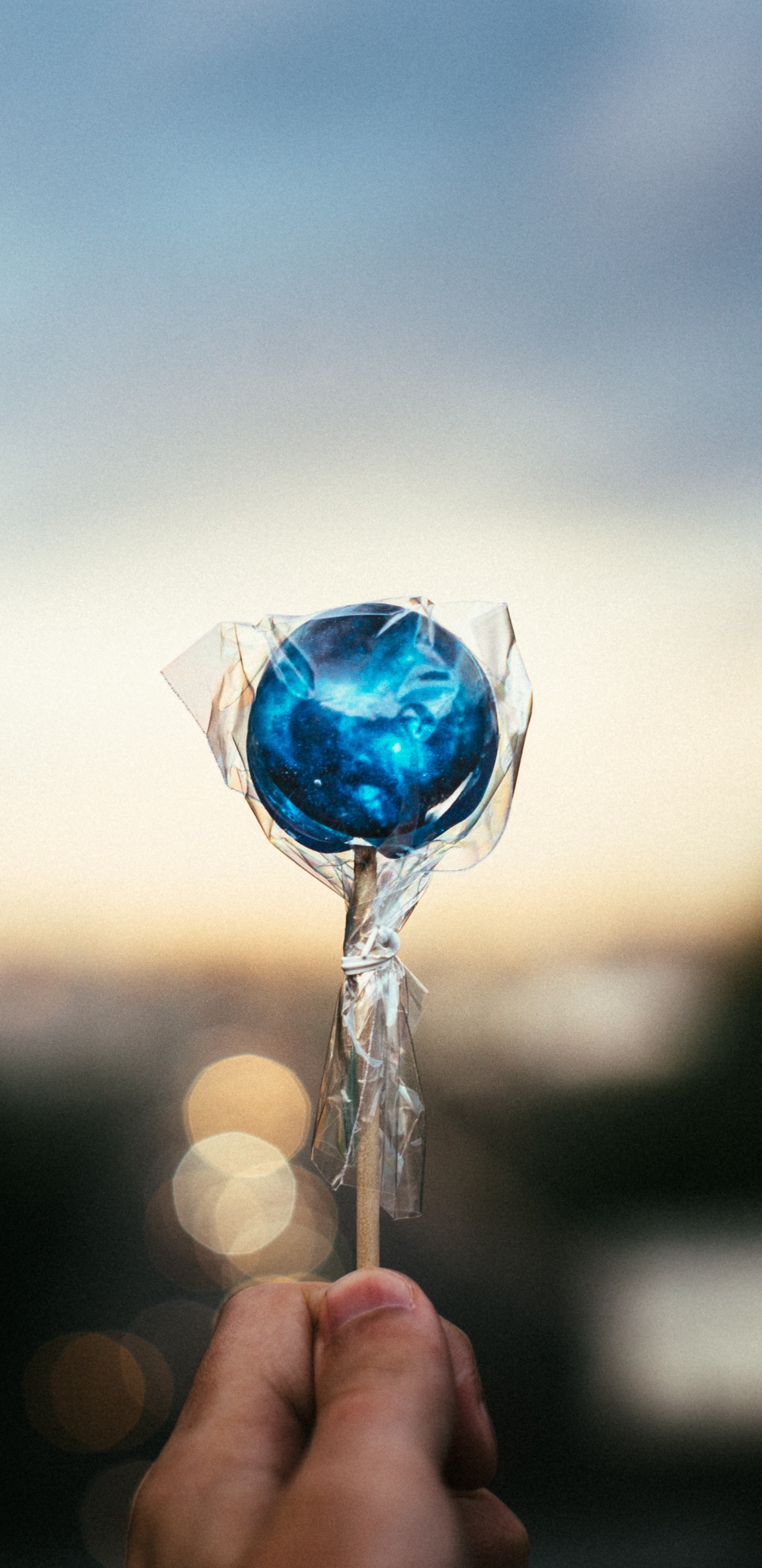 Обои синий, вода, бирюза, модный аксессуар, палец в разрешении 1440x2960