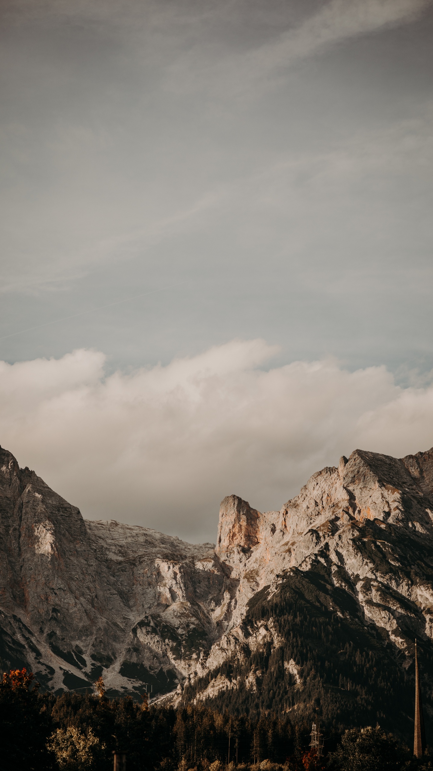 Обои церкви Санта-Мария-Альм, Мария-Альм, гора, горный хребет, горный рельеф в разрешении 1440x2560