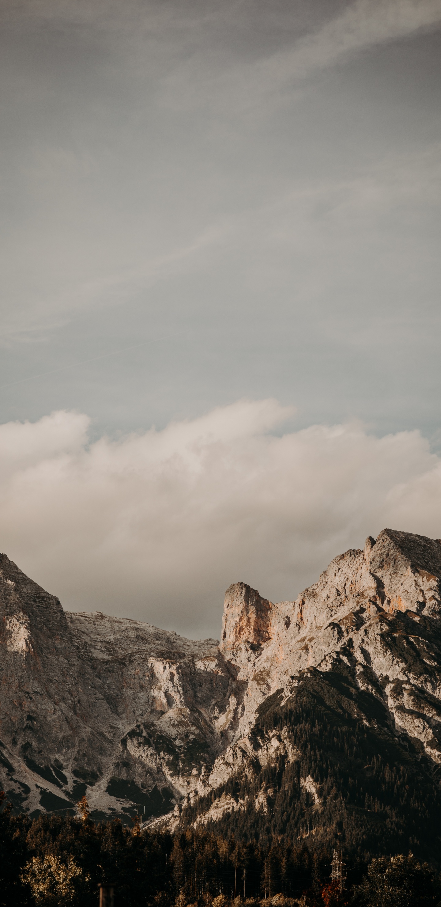 Обои церкви Санта-Мария-Альм, Мария-Альм, гора, горный хребет, горный рельеф в разрешении 1440x2960