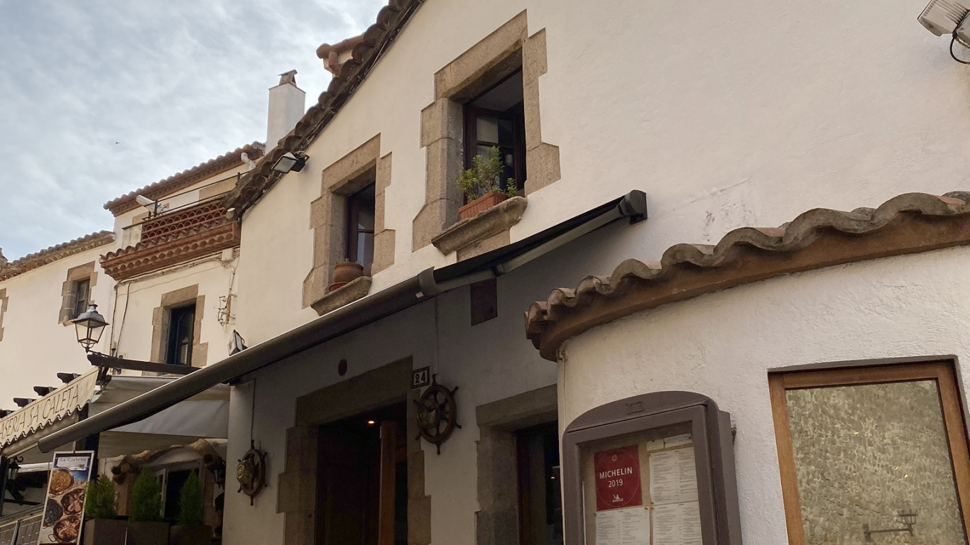 Обои Хаус, соседство, здание, городок, фасад в разрешении 1366x768