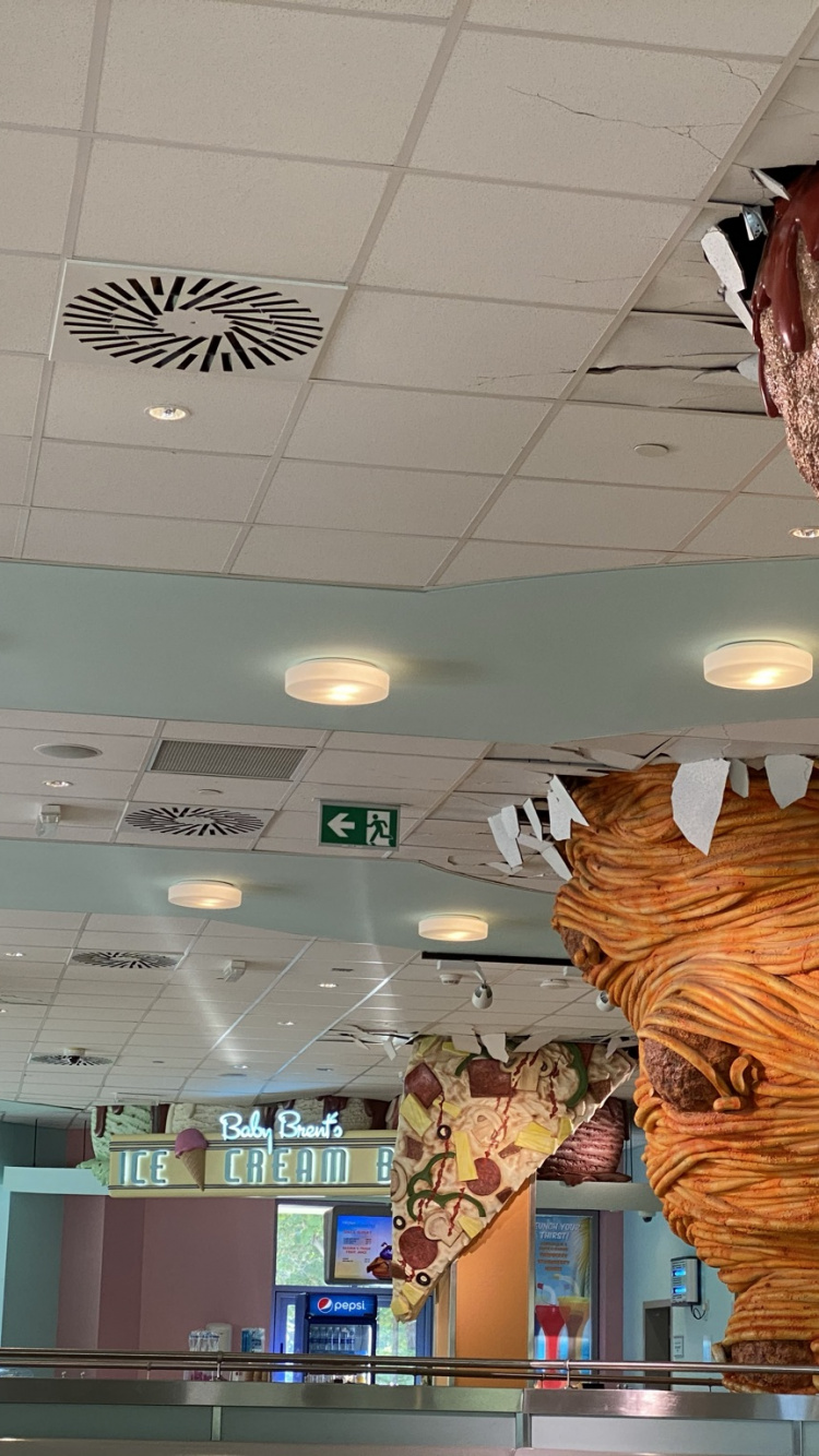 Обои потолок, достопримечательность, дизайн интерьера, потолочный светильник, осветительная арматура в разрешении 750x1334