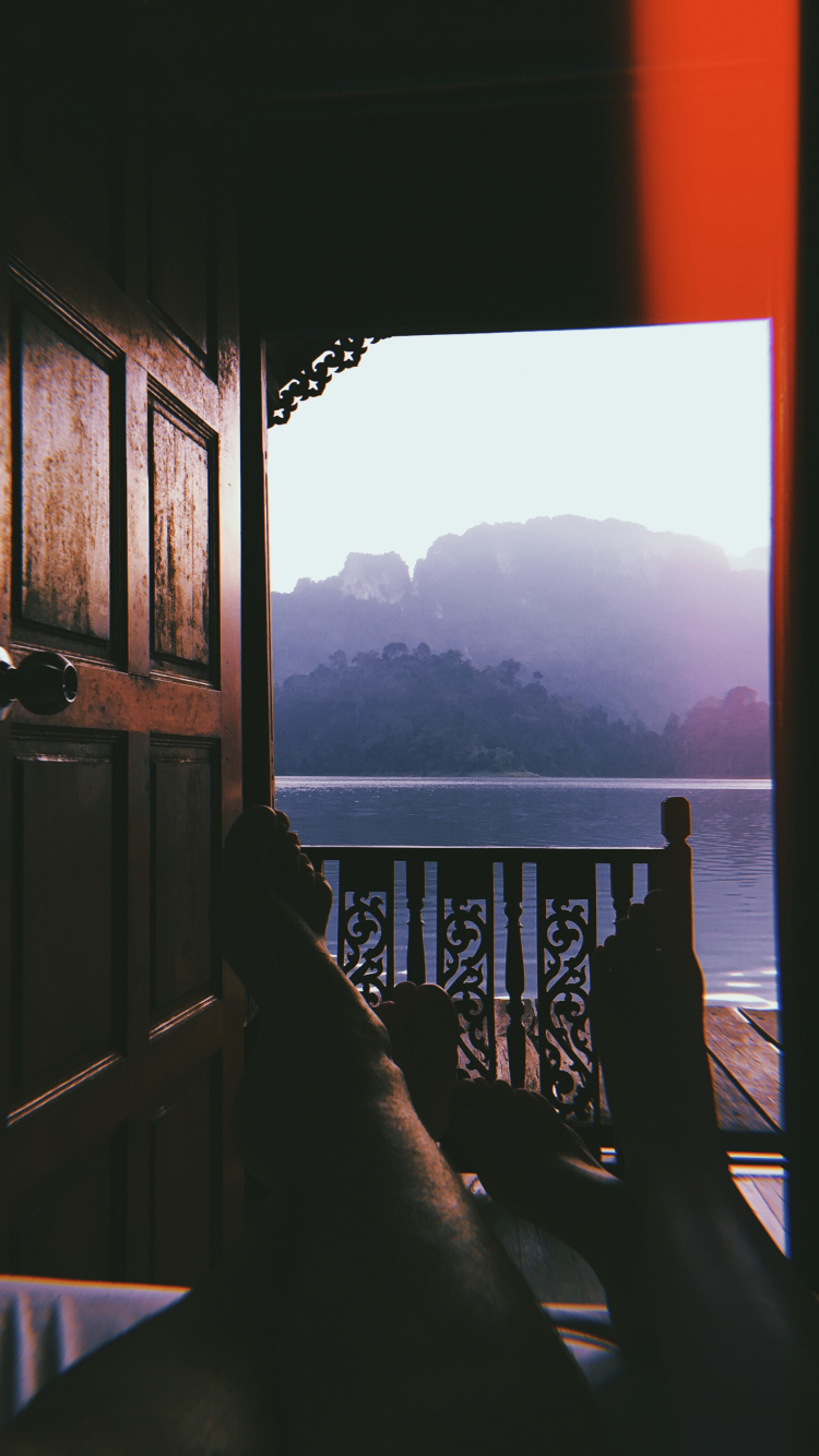 Обои отражение, математика, геометрия, полутона и оттенки, горный хребет в разрешении 750x1334