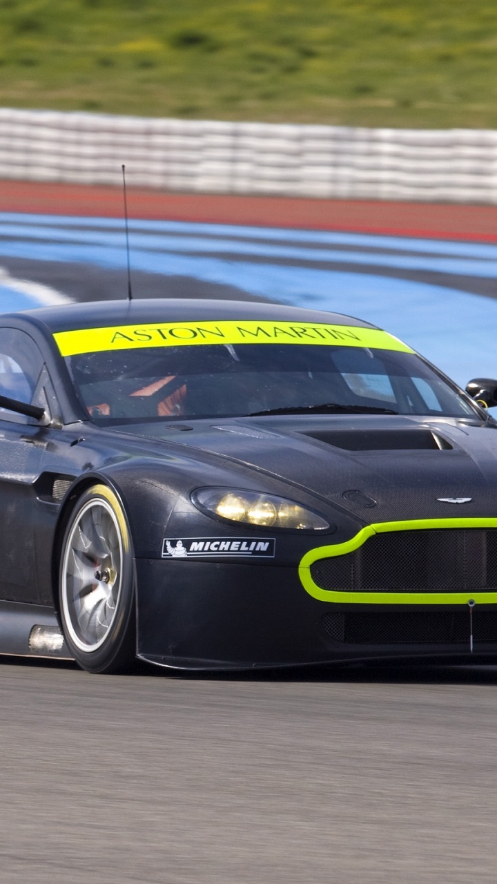 Обои aston martin vanquish, спорткар, Астон Мартин дбс V12, спортивный гоночный автомобиль, aston martin v8 vantage в разрешении 720x1280