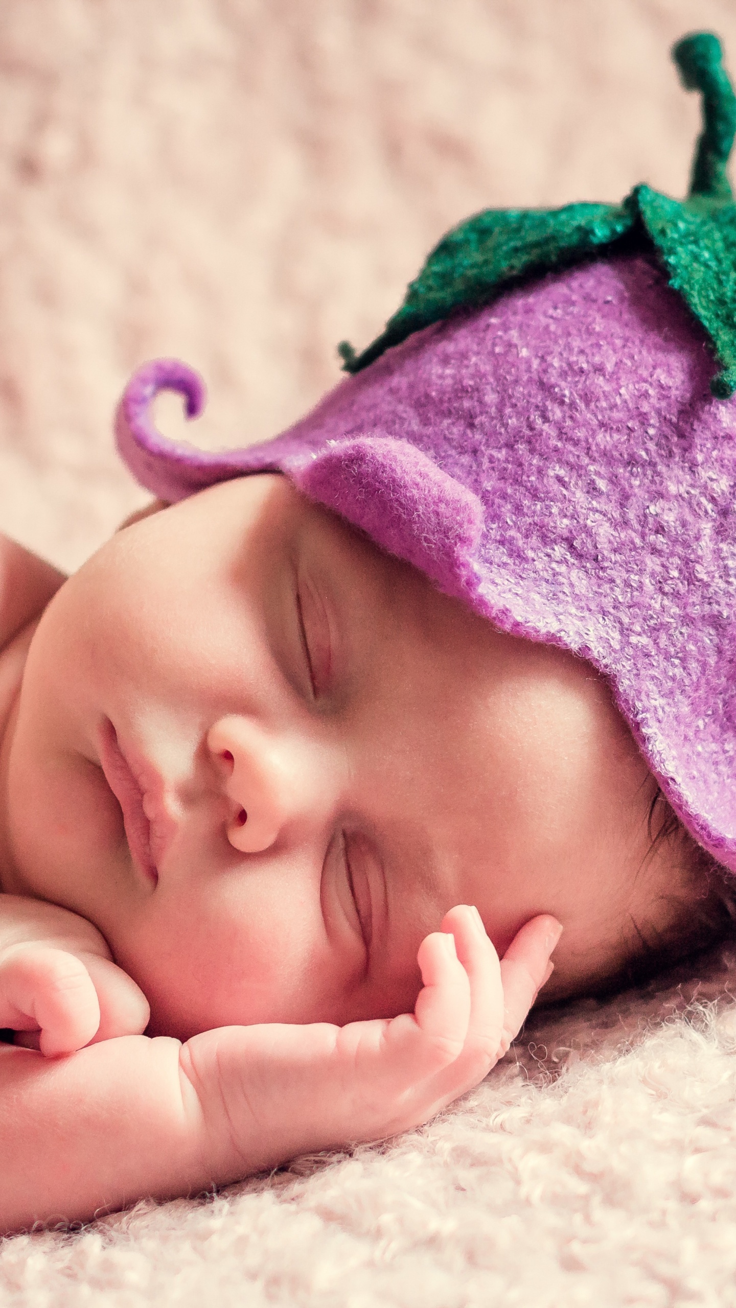 Обои младенец, роды, ребенок, кожа, головной убор в разрешении 1440x2560