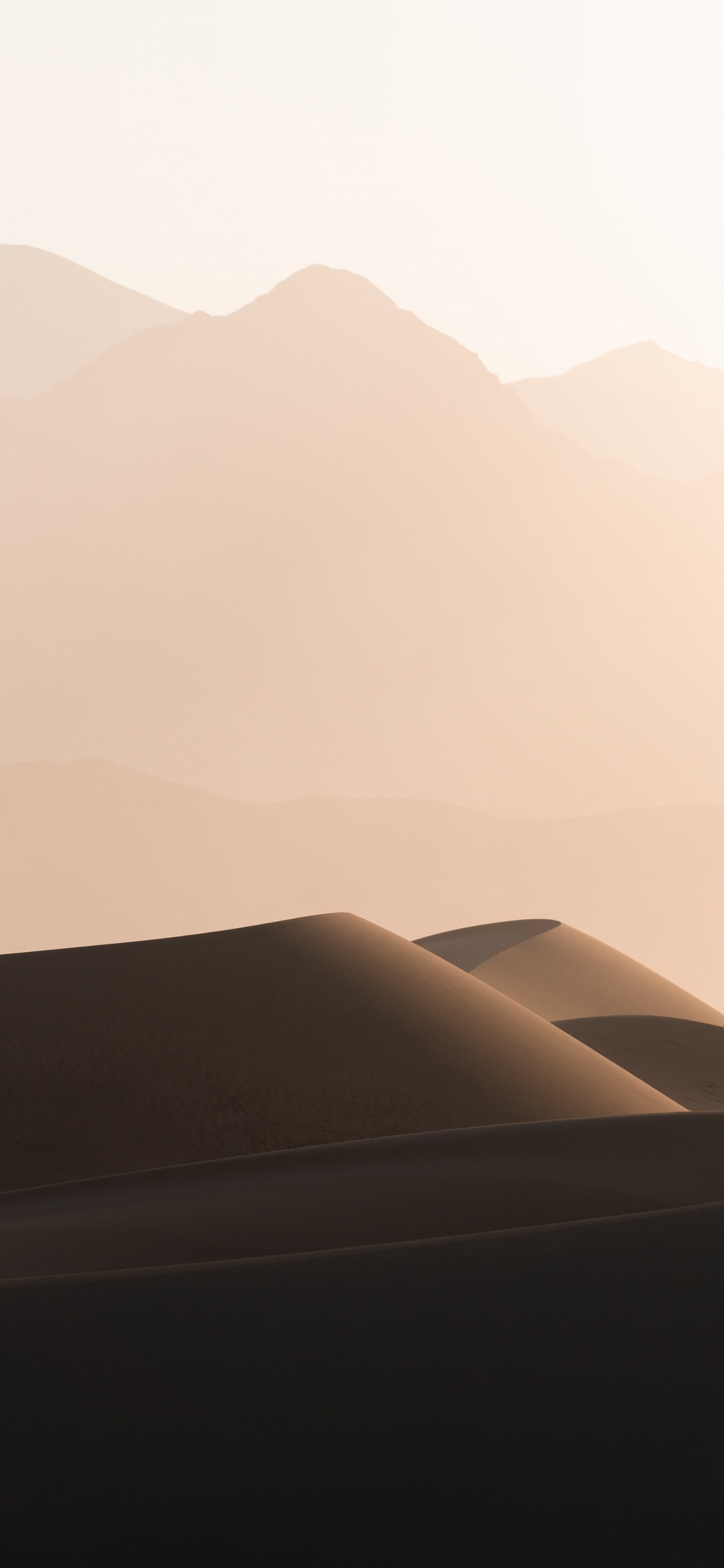 Обои поющий песок, гора, природа, природный ландшафт, солнечный свет в разрешении 1125x2436