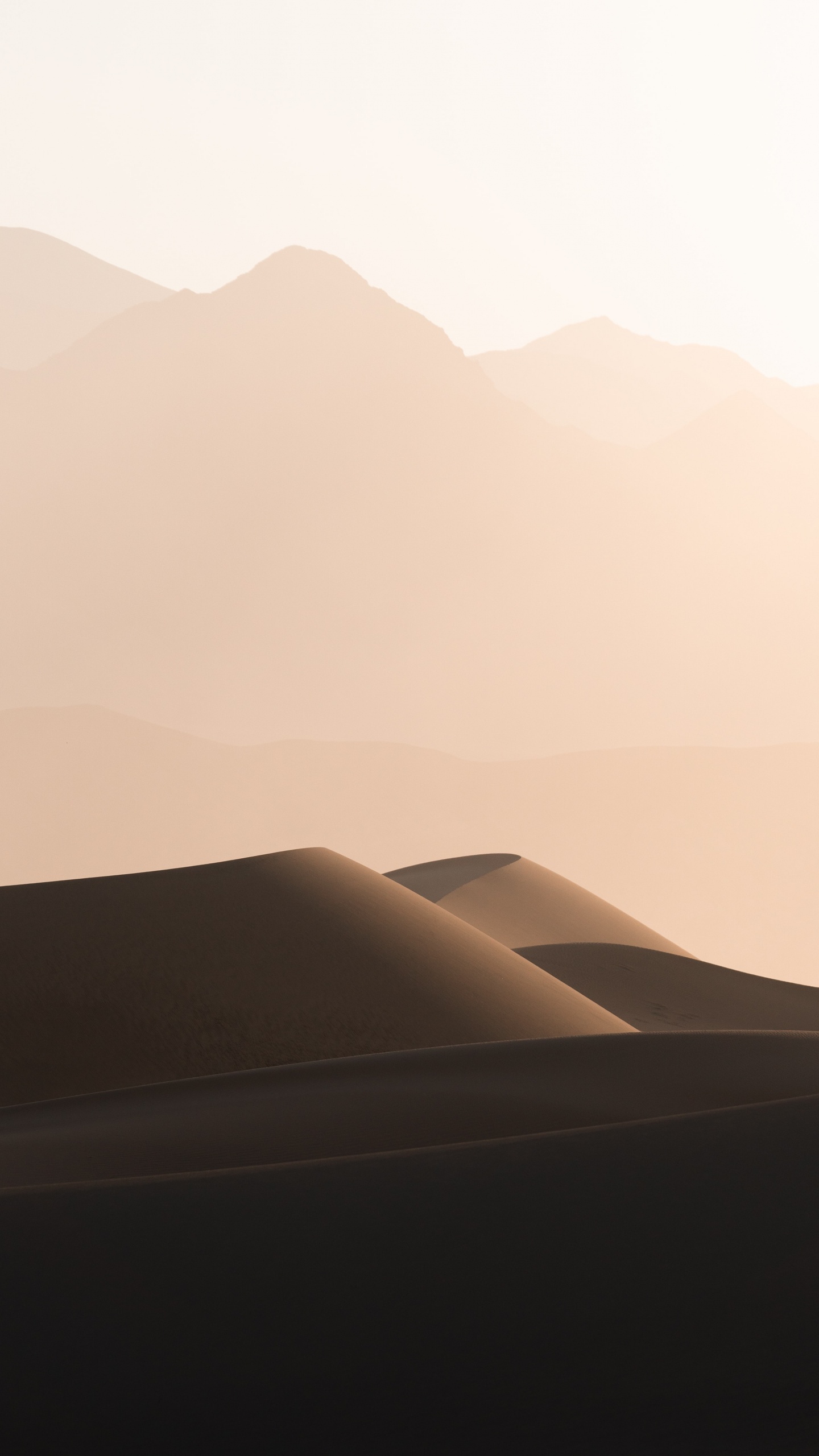 Обои поющий песок, гора, природа, природный ландшафт, солнечный свет в разрешении 1440x2560