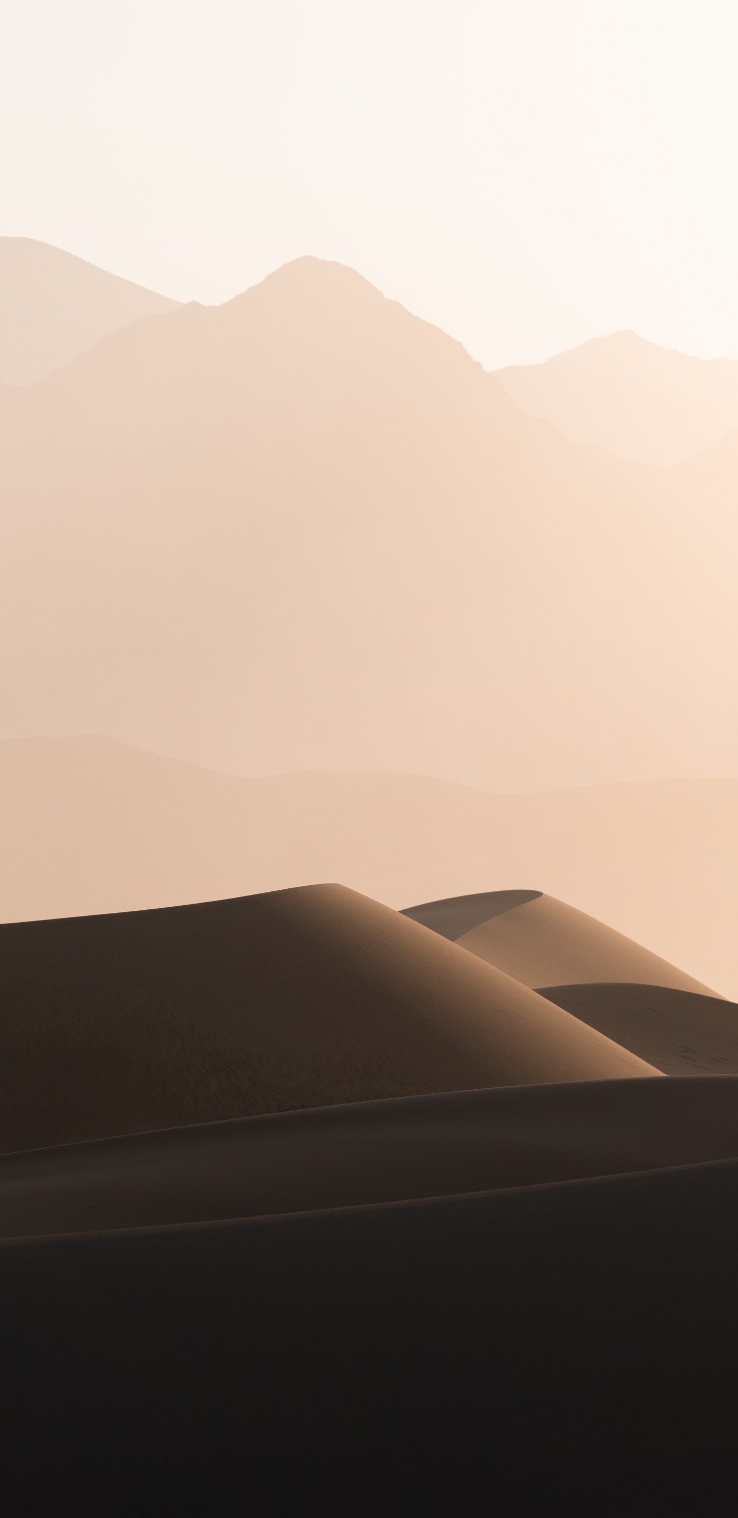 Обои поющий песок, гора, природа, природный ландшафт, солнечный свет в разрешении 1440x2960