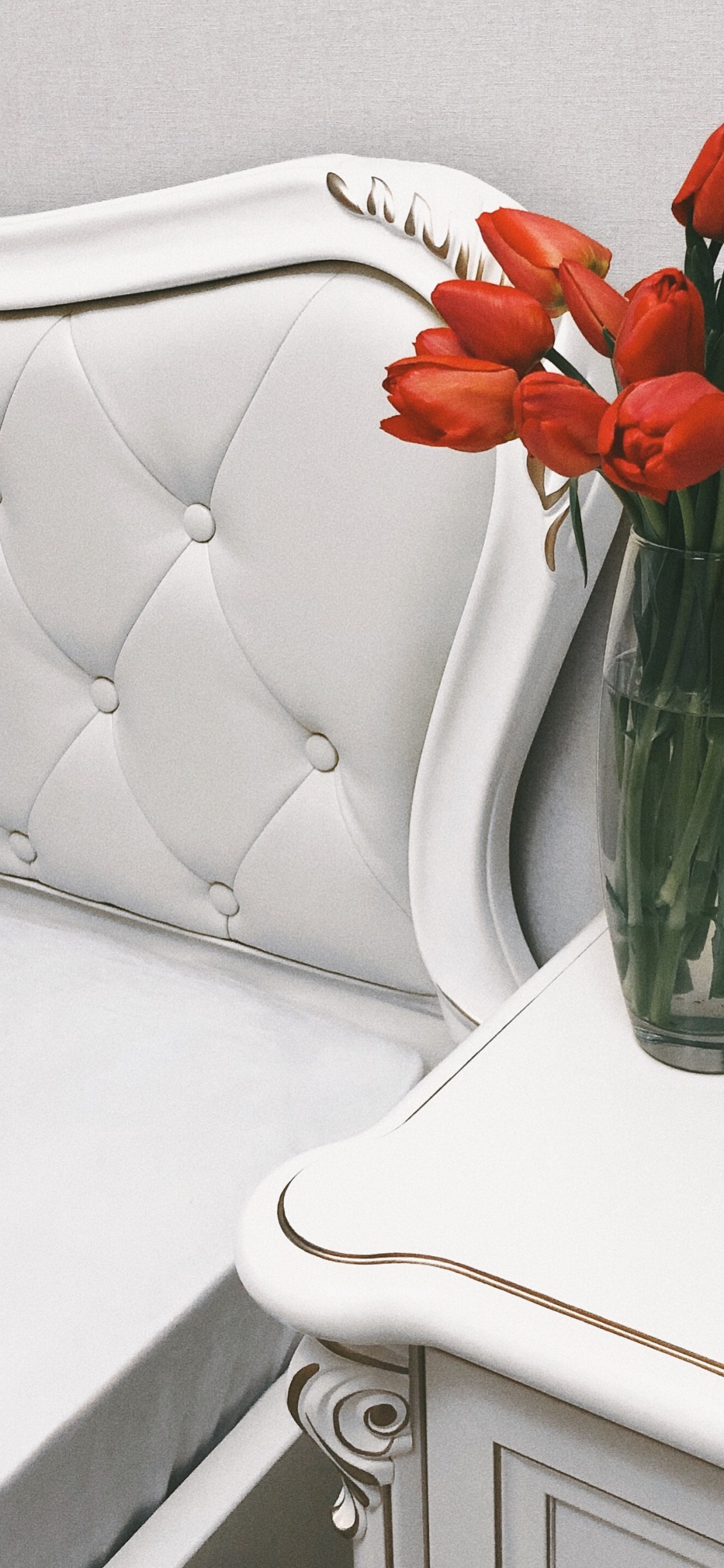 Обои ваза, цветочный дизайн, срезанные цветы, искусственный цветок, лепесток в разрешении 1125x2436