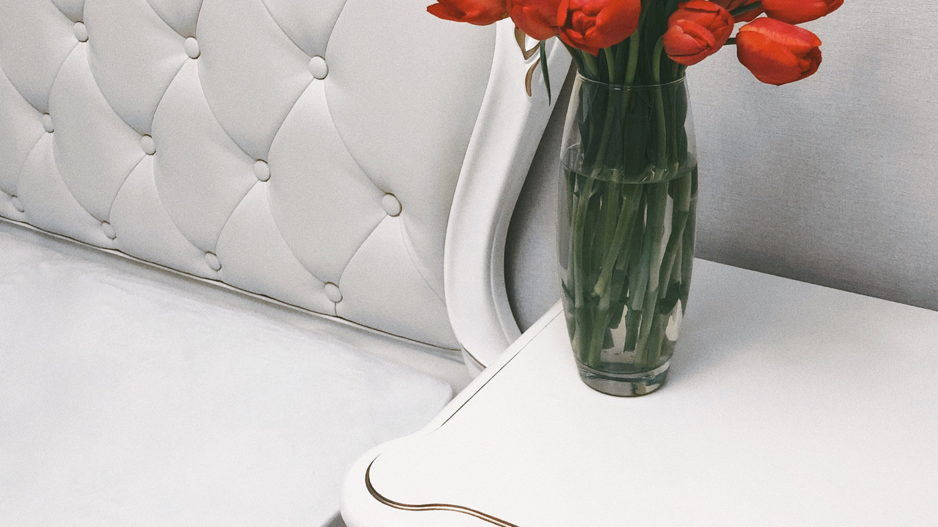 Обои ваза, цветочный дизайн, срезанные цветы, искусственный цветок, лепесток в разрешении 1920x1080