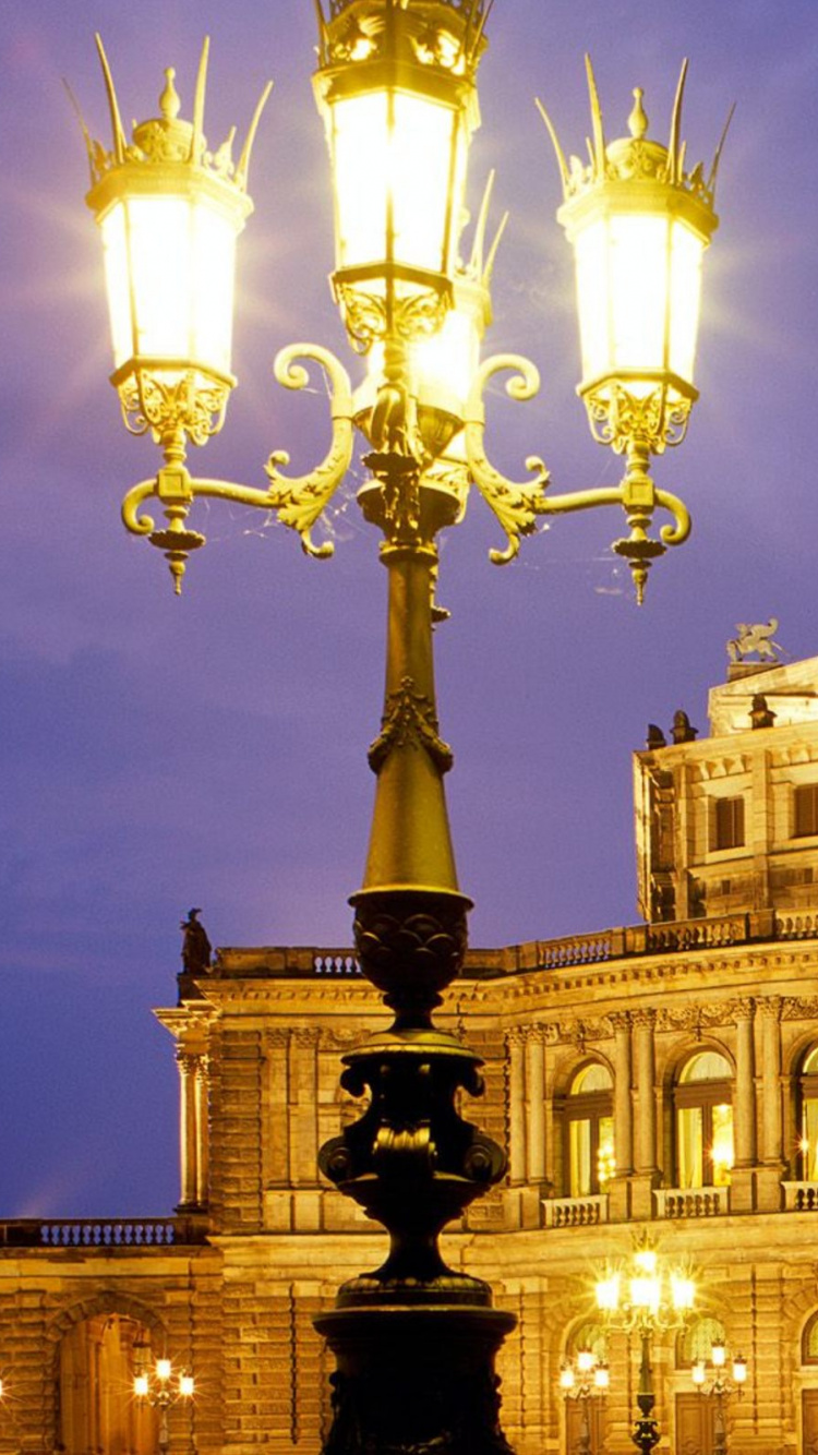 Обои ориентир, дворец, освещение, классическая архитектура, небо в разрешении 750x1334