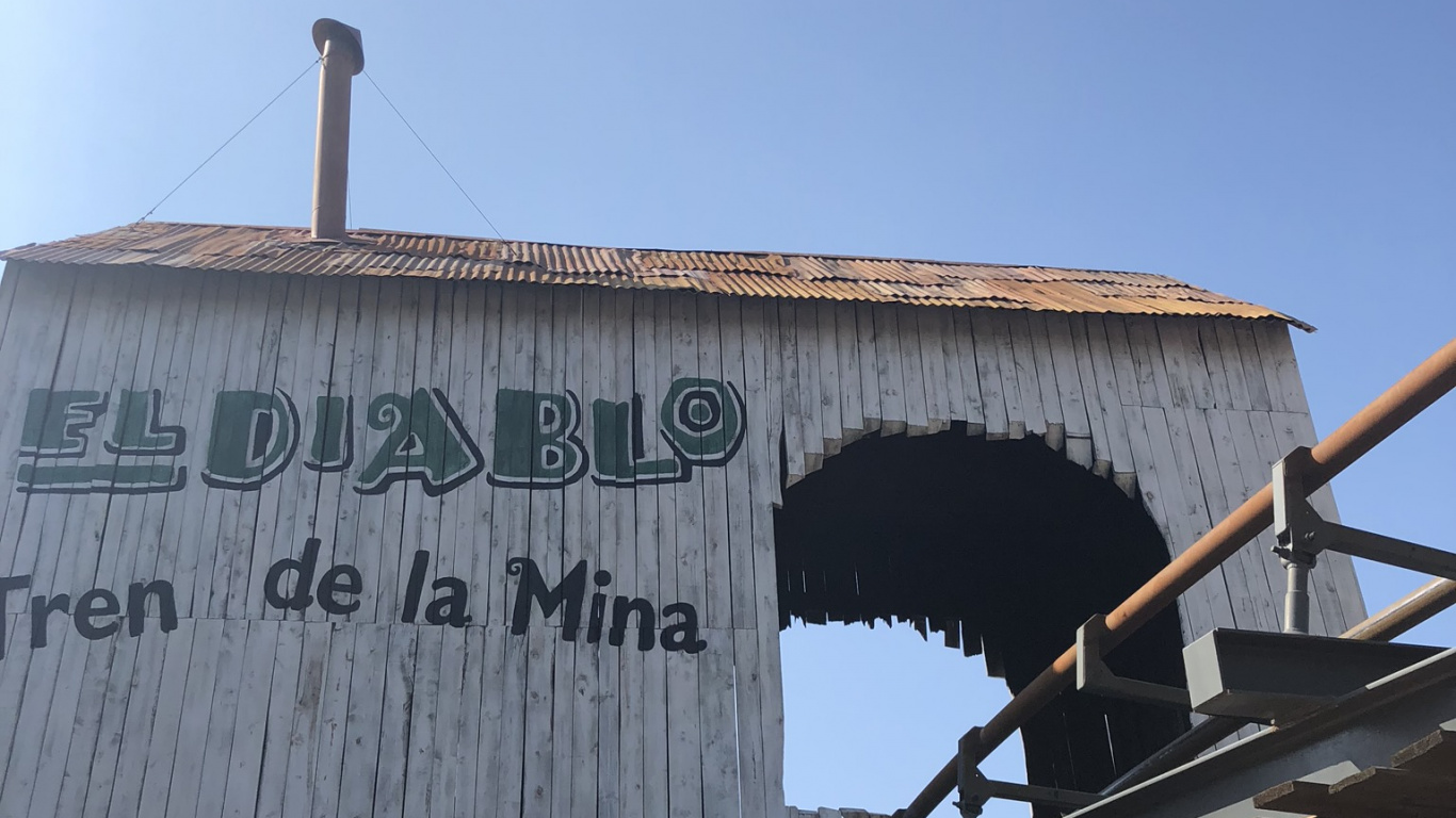 Обои Диабло, древесина, архитектура, синий, транспорт в разрешении 1366x768