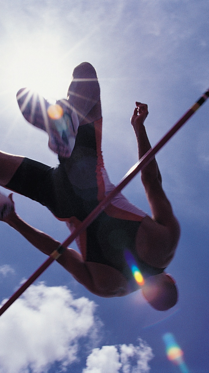 Обои скачок, облако, забава, экстремальный вид спорта, занятие спортом в разрешении 720x1280