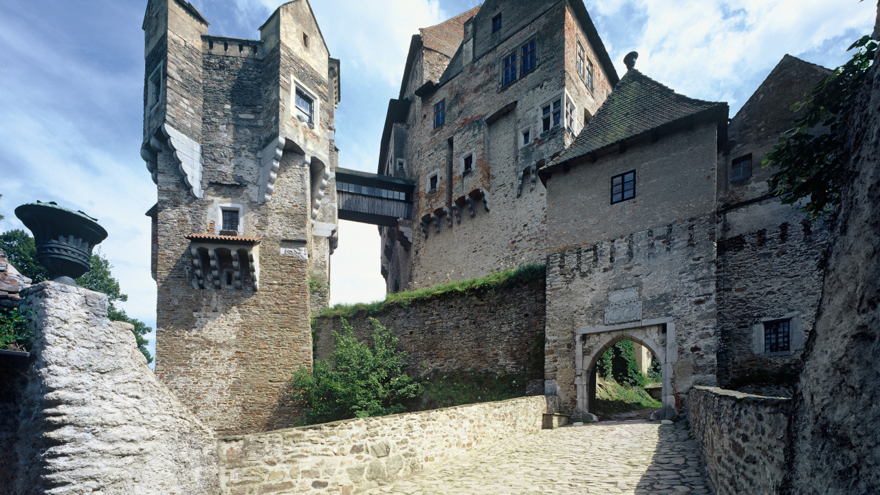 Обои Замок Perntejn, замок, фортификация, средневековая архитектура, здание в разрешении 1280x720