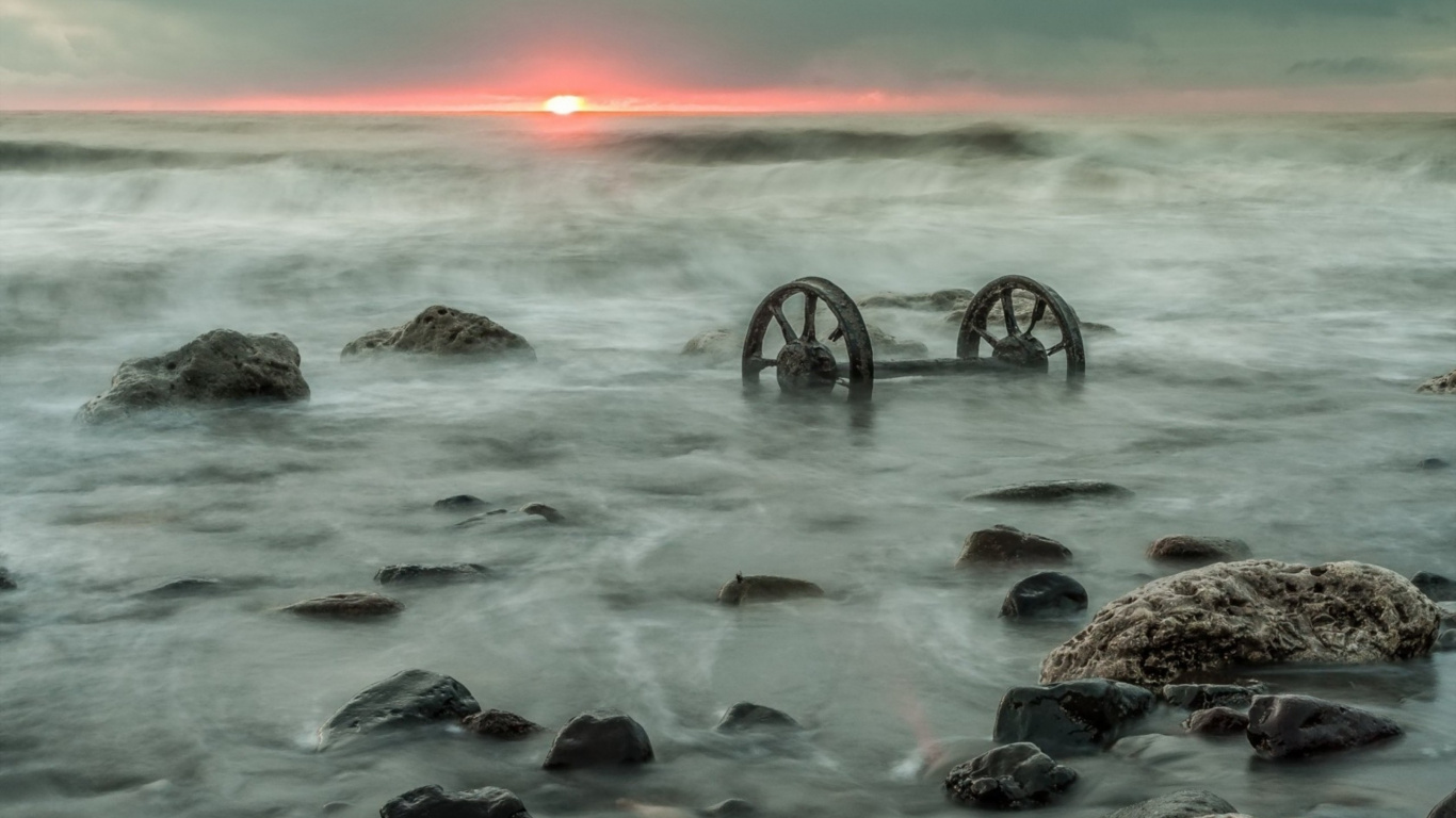 Обои ветровая волна, берег, море, закат, океан в разрешении 1366x768