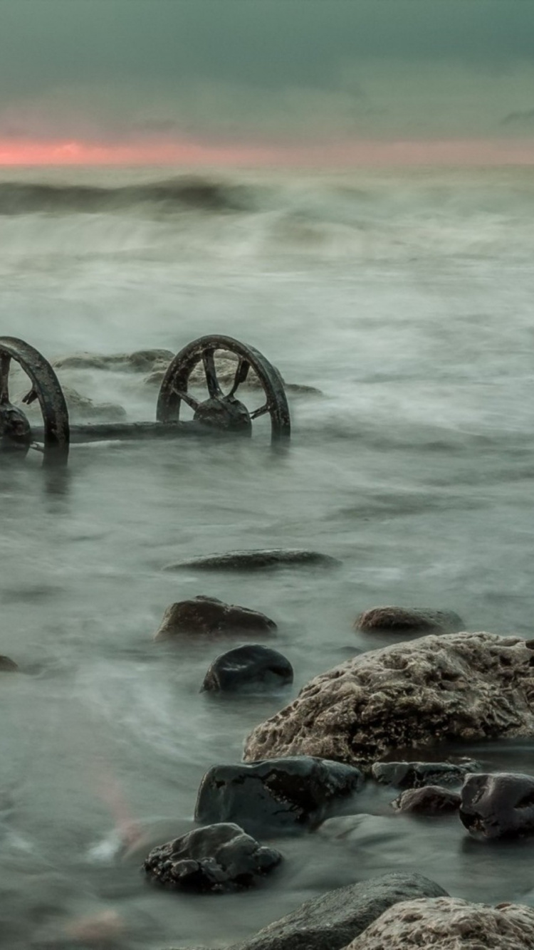 Обои ветровая волна, берег, море, закат, океан в разрешении 750x1334