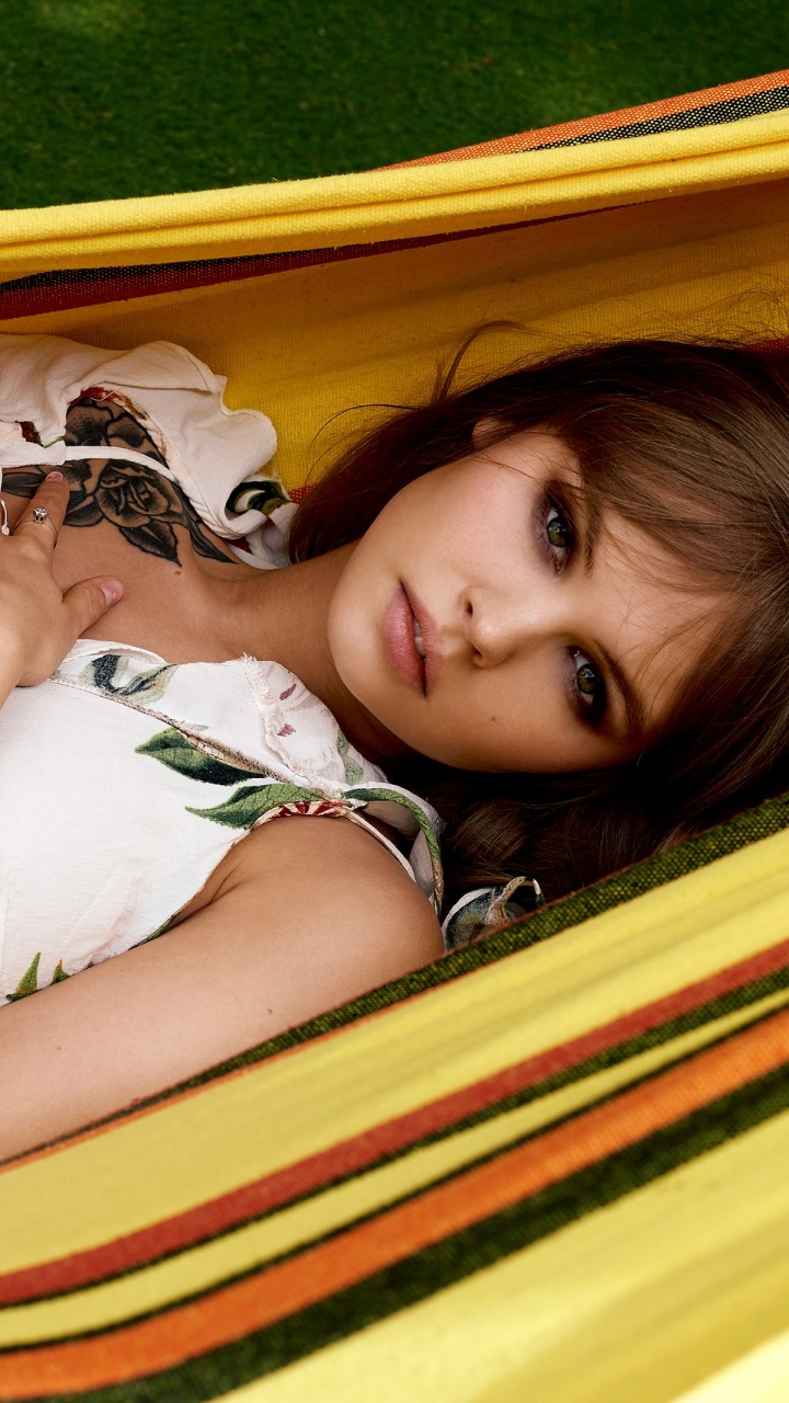 Обои желтый, гамак, забава, досуг, Счастлив в разрешении 720x1280