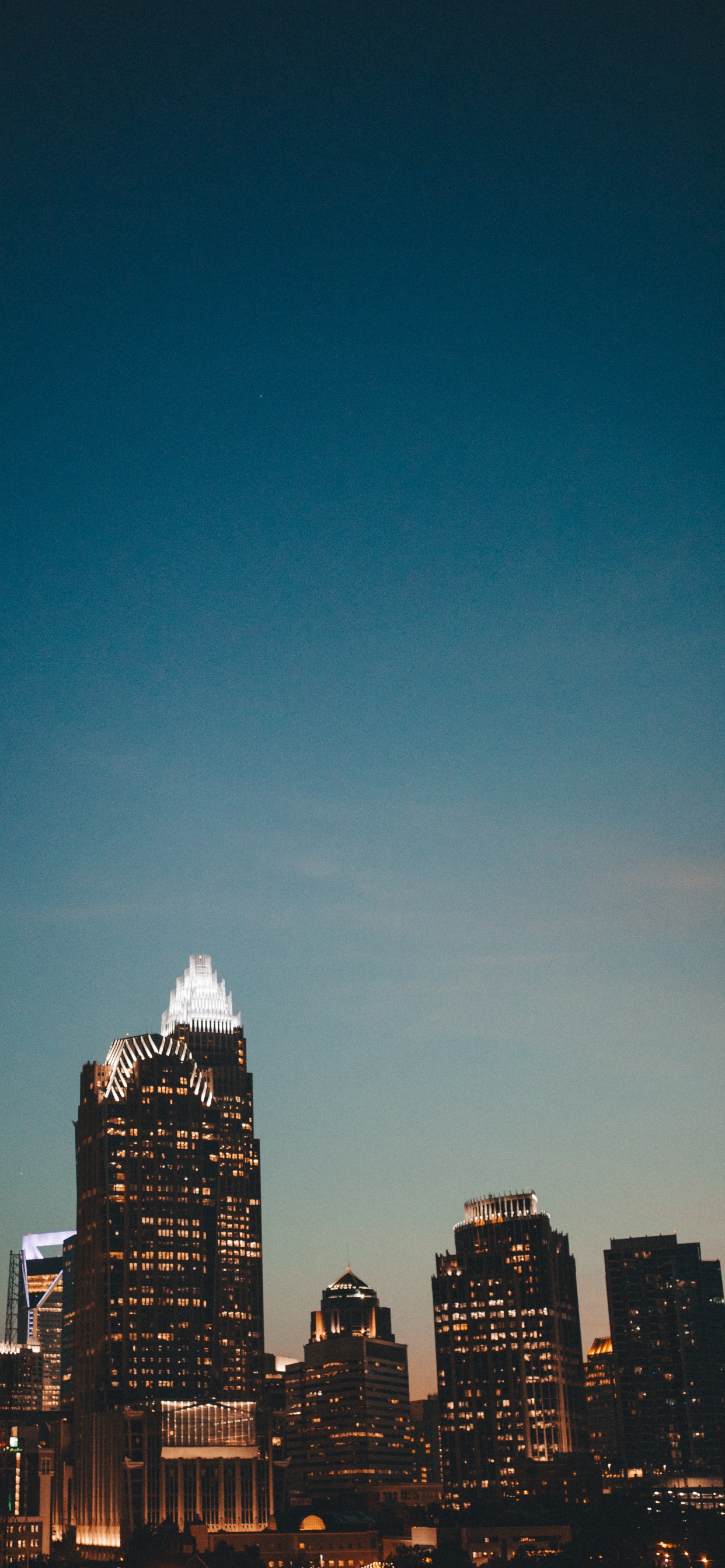 Обои небо, городской район, синий цвет, вышка, ориентир в разрешении 1242x2688