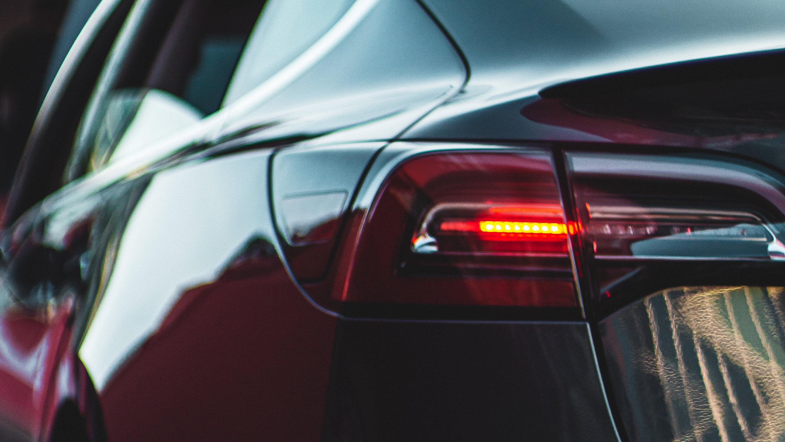 Обои Tesla Model S, представительский автомобиль, седан, полный размер автомобиля, ствол в разрешении 2560x1440