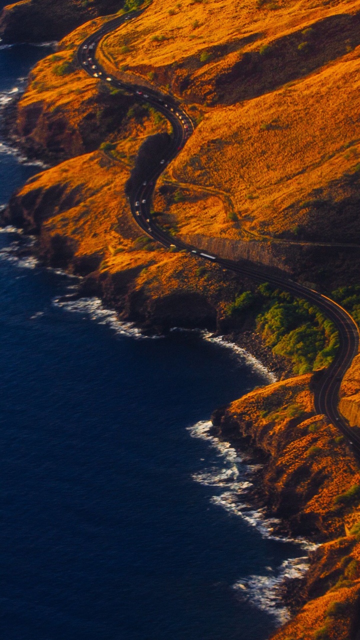 Обои природа, вода, рок, природный ландшафт, отражение в разрешении 720x1280