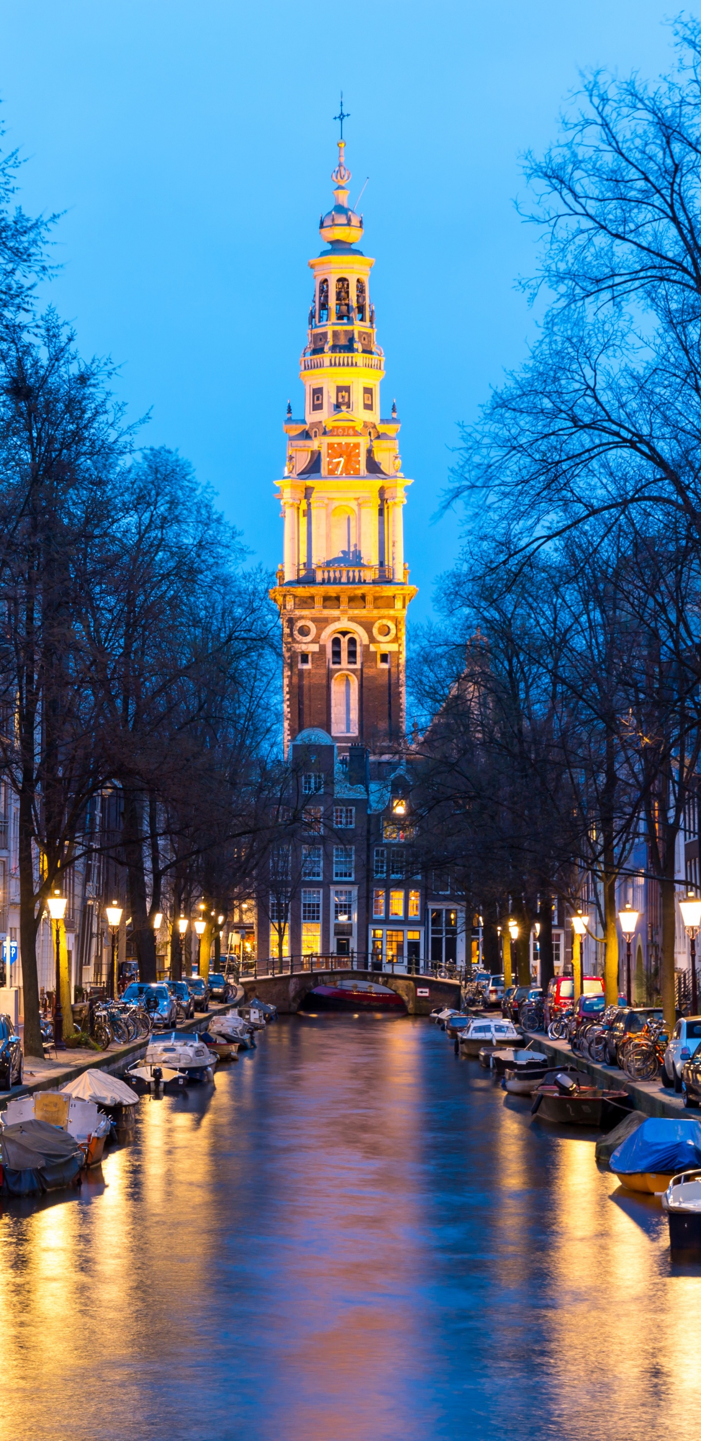 Обои Амстердамский канал в сумерках, Зёйдеркерк, Groenburgwal, Херенграхт, Каналы Амстердама в разрешении 1440x2960