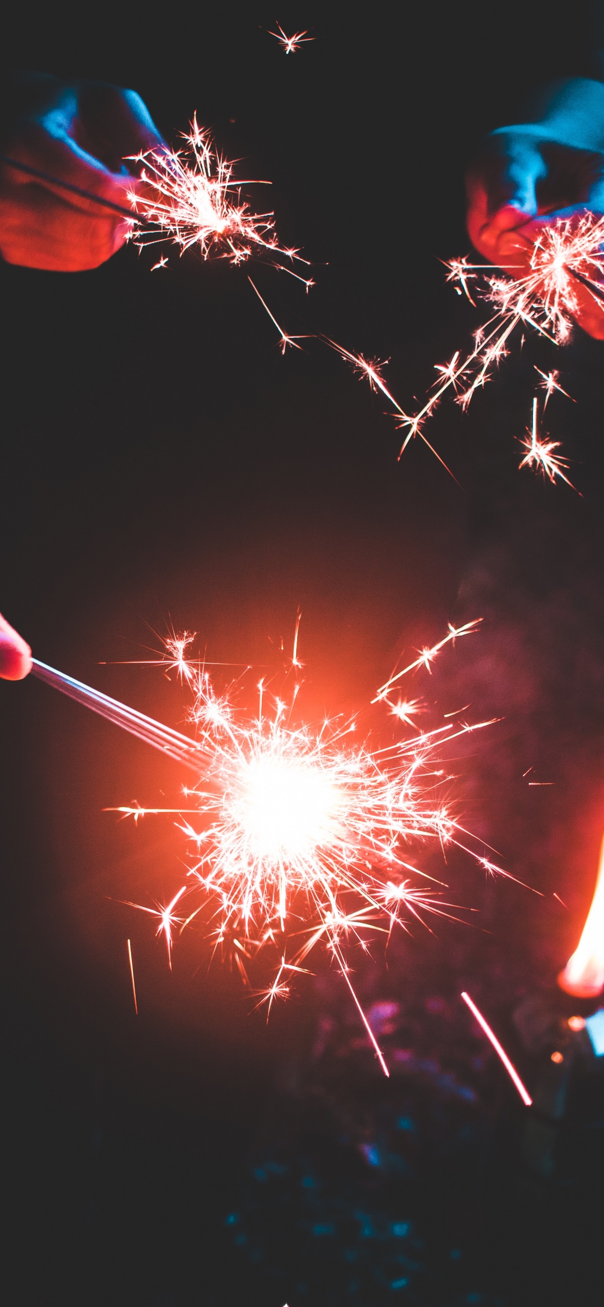 Обои салют, бенгальский огонь, День независимости, свет, событие в разрешении 1242x2688