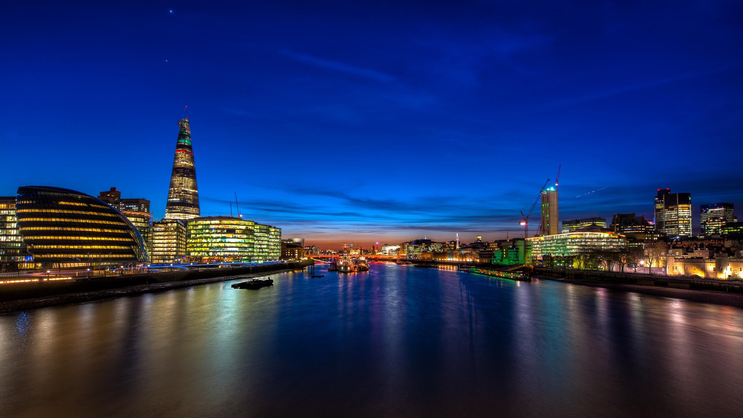 Обои ночь, линия горизонта, город, городской пейзаж, ориентир в разрешении 2560x1440