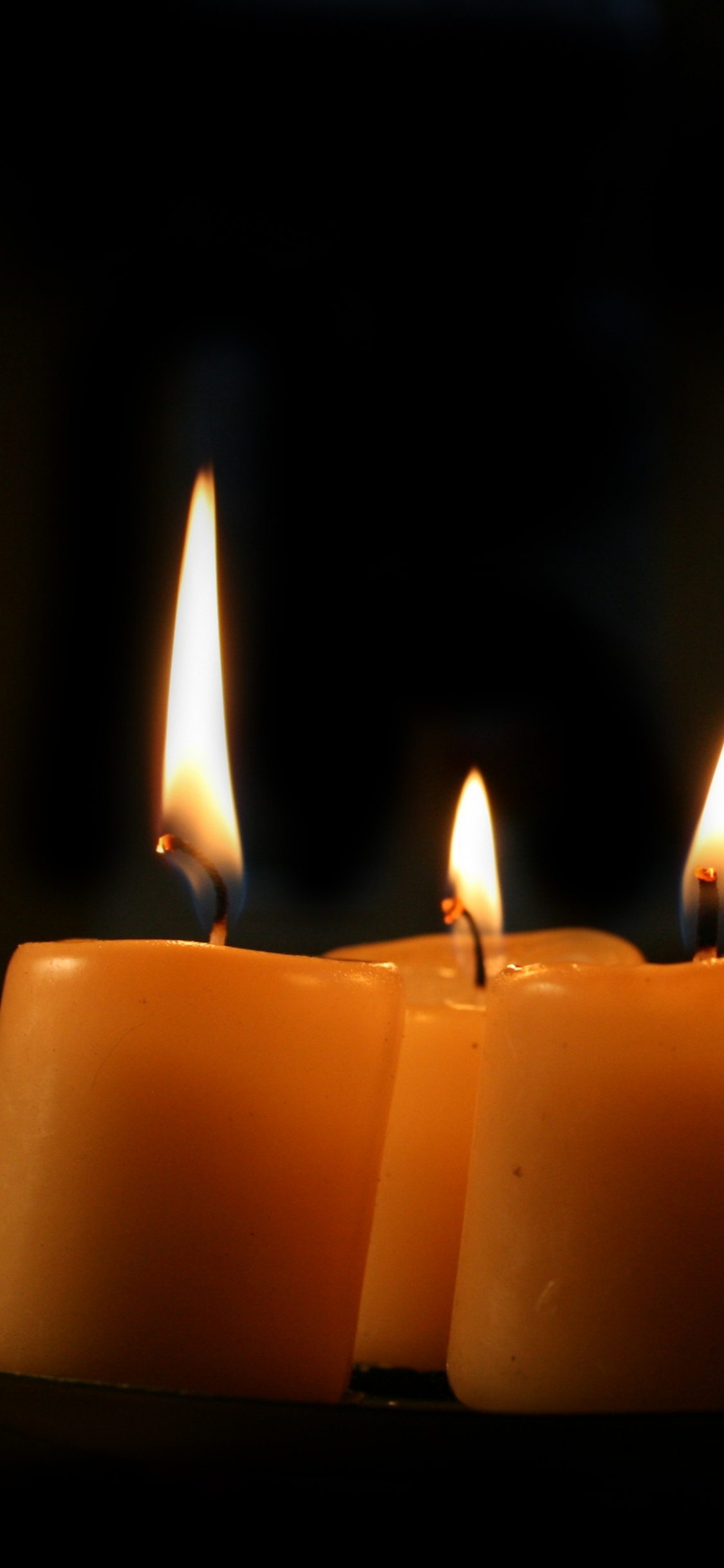 Обои свеча, пламя, освещение, воск, свет в разрешении 1125x2436