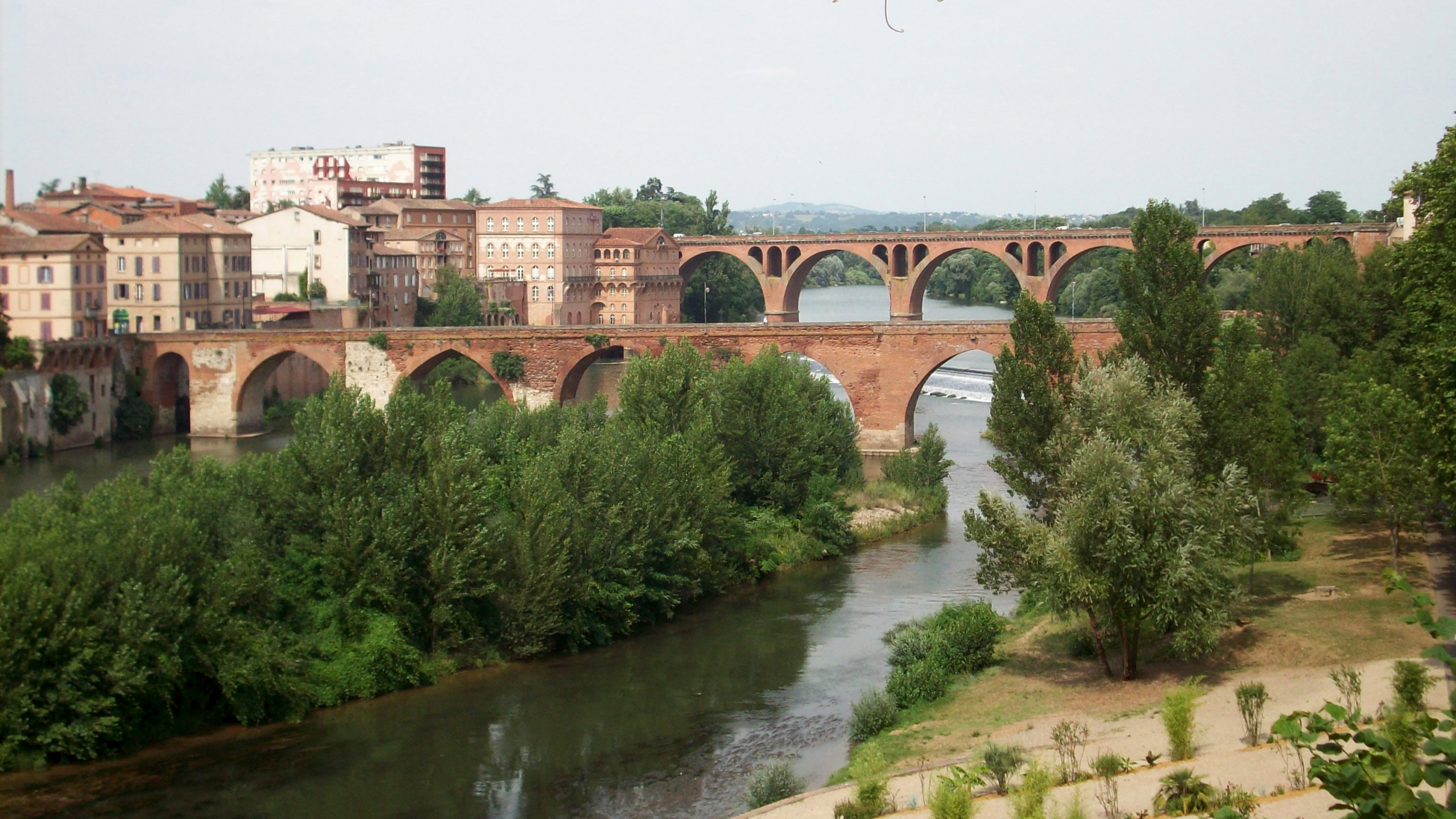 Обои Мост Пон-Вье от 22 августа 1944 года, мост, акведук, арочный мостик, реки в разрешении 2560x1440