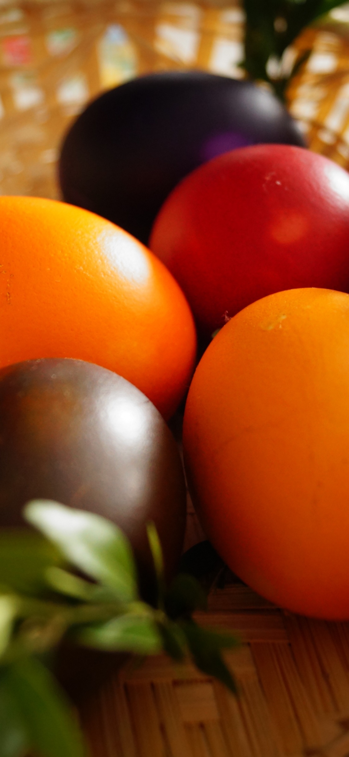 Обои пасхальное яйцо, пасхальная корзина, пища, яйцо, ингредиент в разрешении 1125x2436