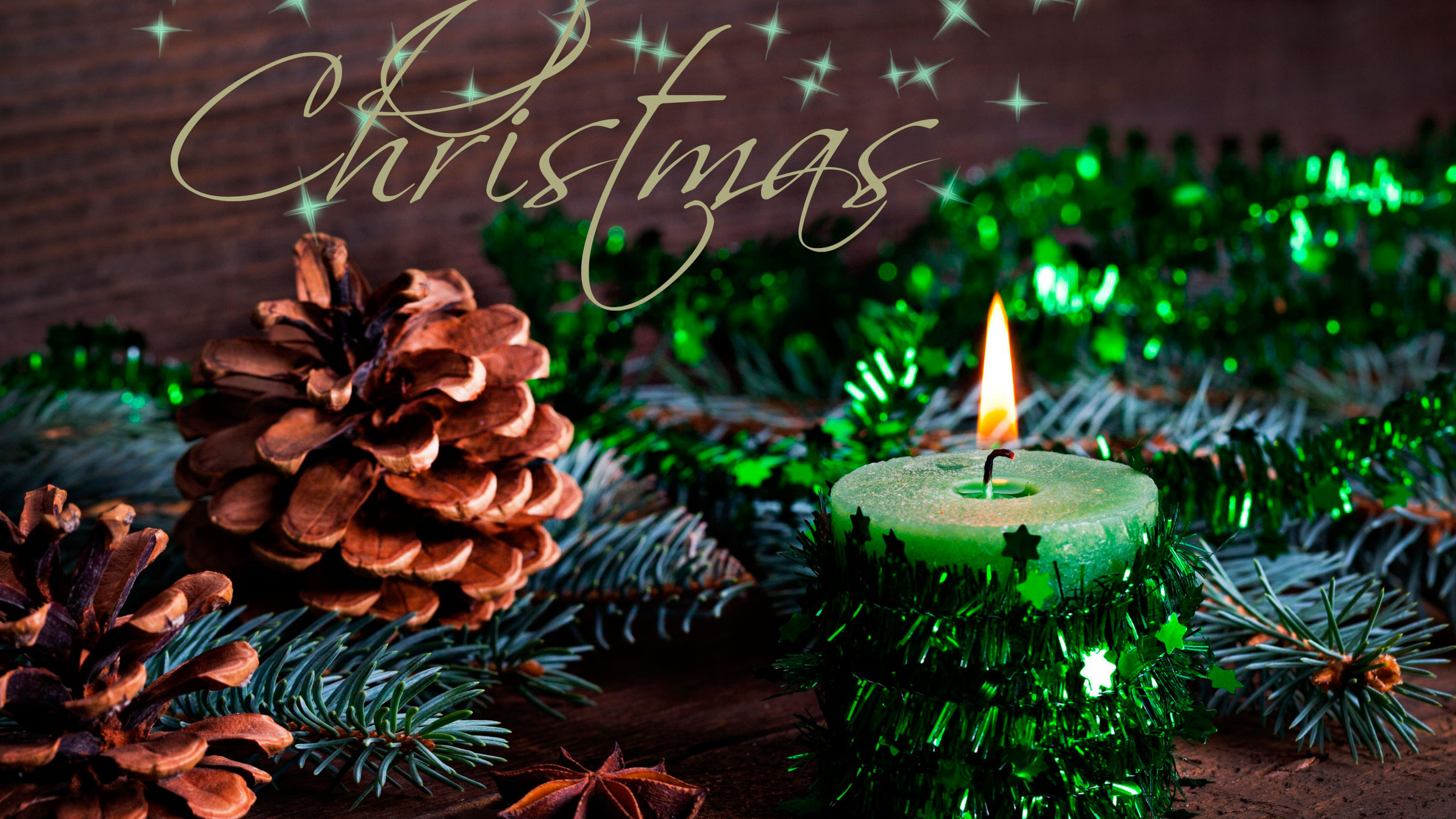 Обои Рождественский день, рождественский орнамент, свеча, Рождество, дерево в разрешении 2560x1440