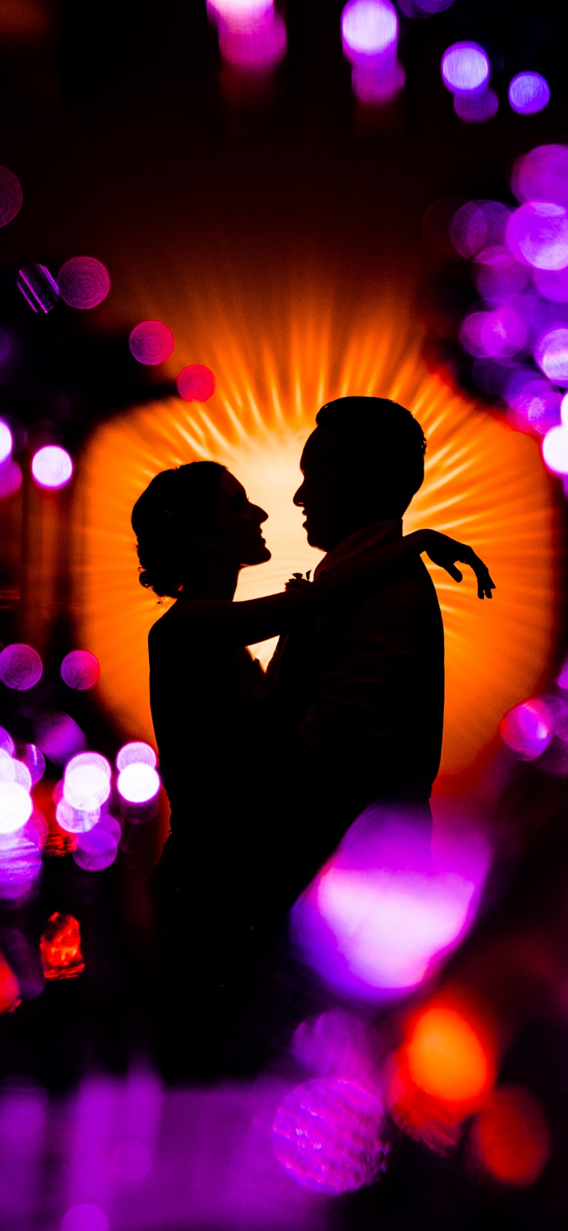 Обои роман, крепкое объятие, пурпур, Фиолетовый, свет в разрешении 1125x2436