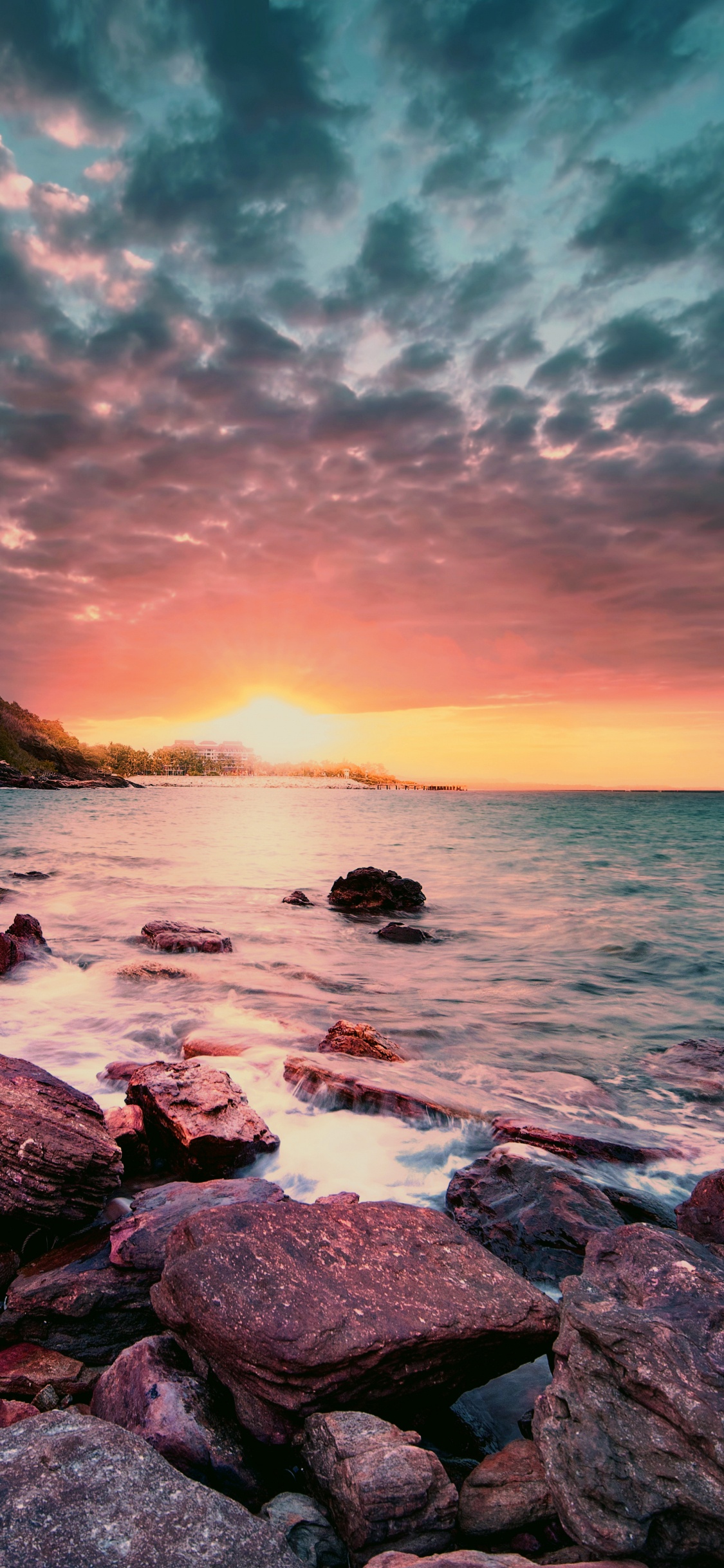 Обои красавица, облако, вода, гидроресурсы, атмосфера в разрешении 1125x2436