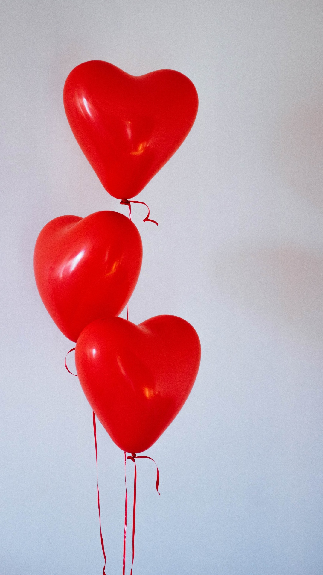 Обои воздушный шарик, День Святого Валентина, сердце, красный цвет, орган в разрешении 1080x1920