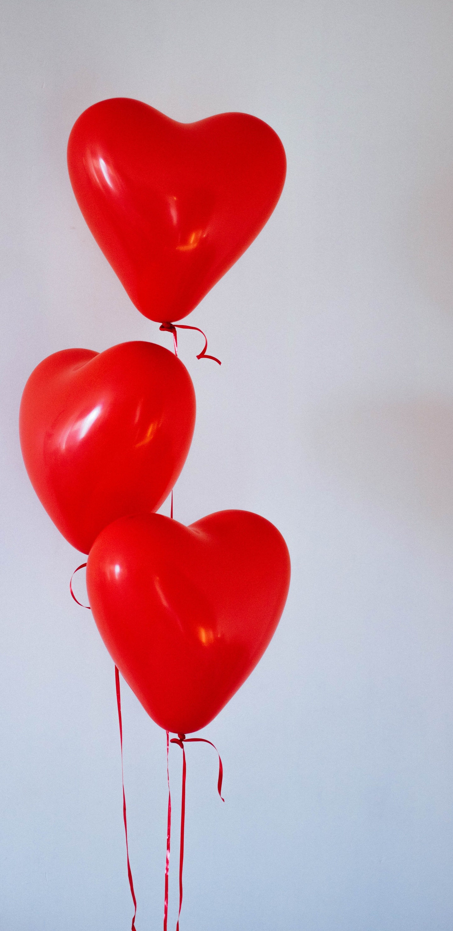 Обои воздушный шарик, День Святого Валентина, сердце, красный цвет, орган в разрешении 1440x2960