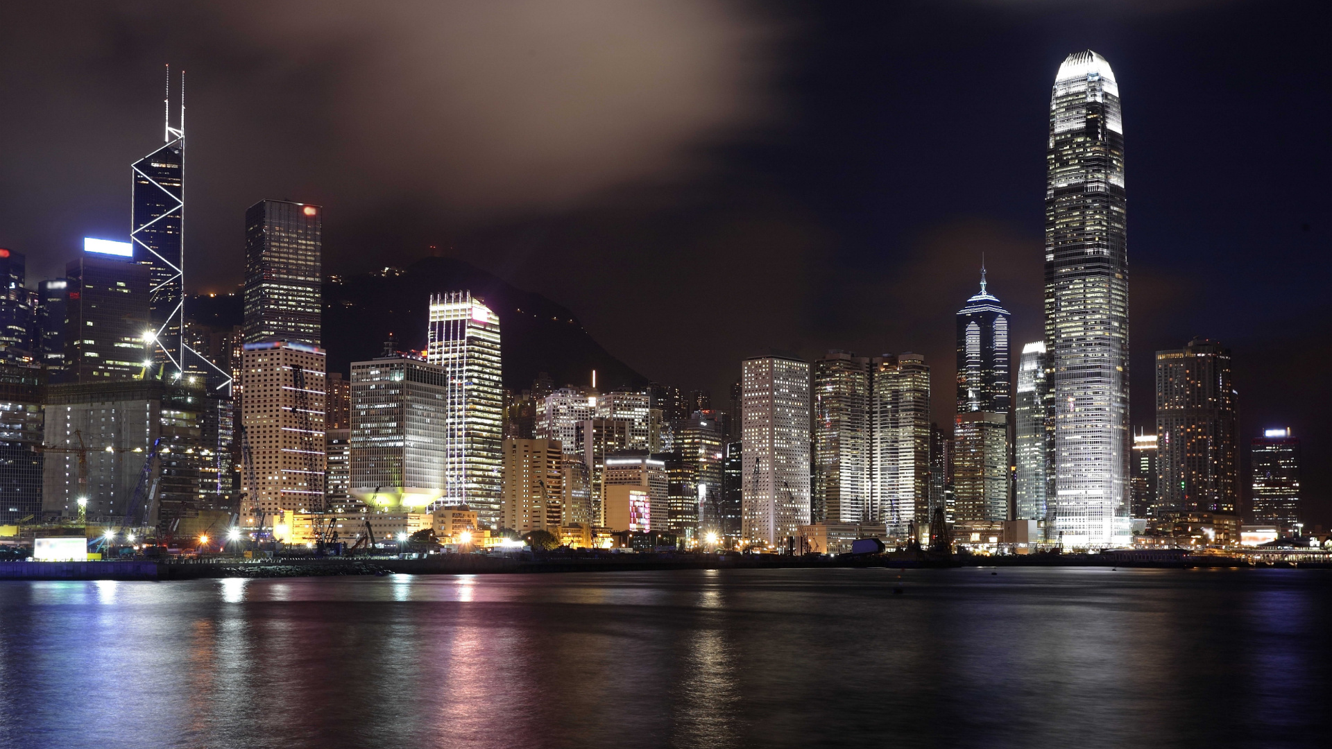 Обои небоскреб, ночь, городской пейзаж, линия горизонта, город в разрешении 1920x1080