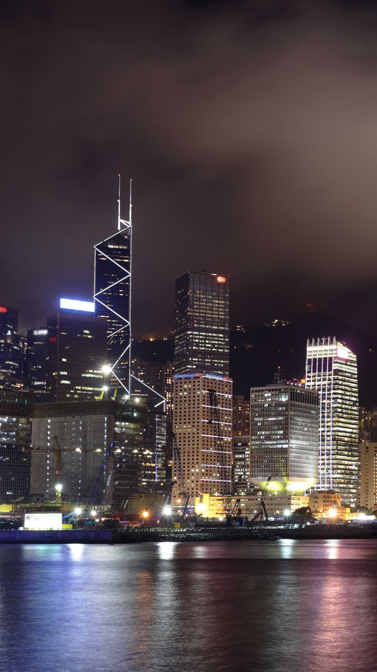 Обои небоскреб, ночь, городской пейзаж, линия горизонта, город в разрешении 750x1334